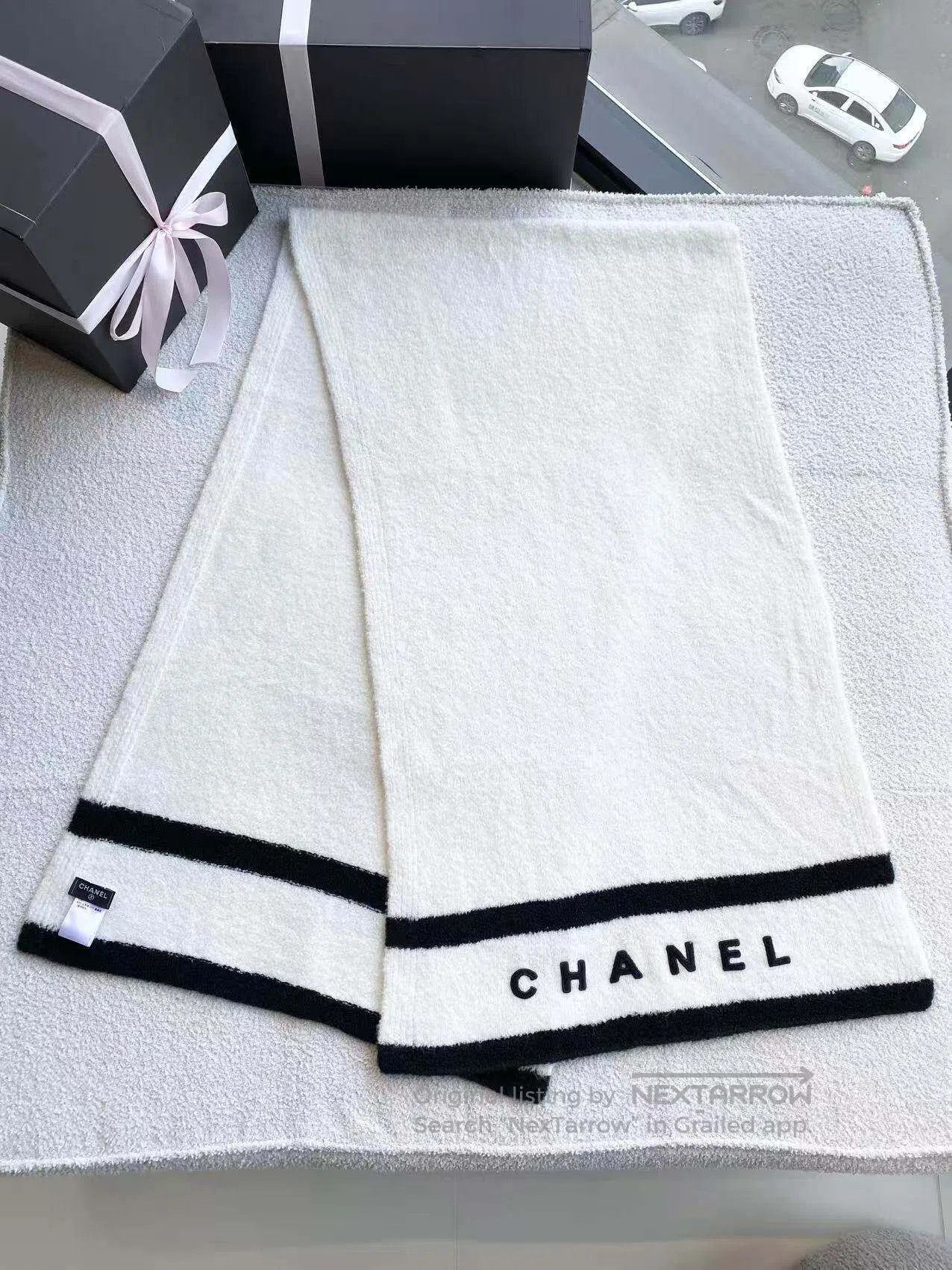 Chanel Chanel 24k black and white cashmere scarf| Size ONE SIZE - 1 Thumbnail