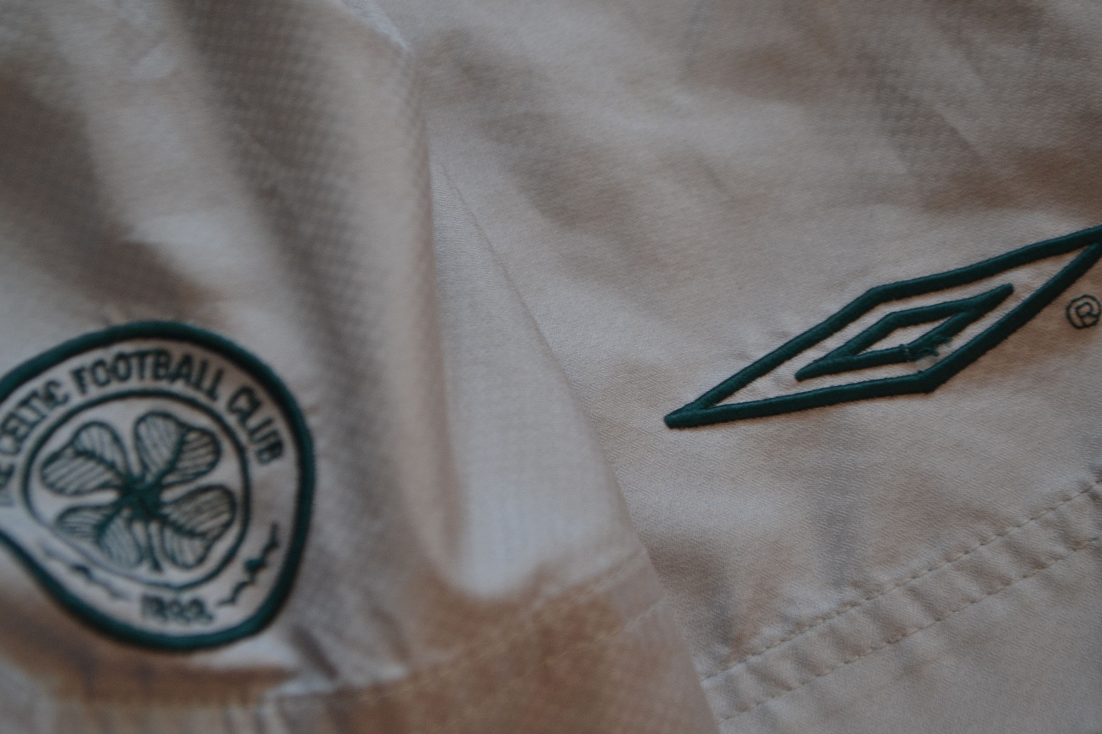 Umbro Vintage Celtic Glasgow Training Football Shorts Soccer Size US 30 / EU 46 - 8 Thumbnail