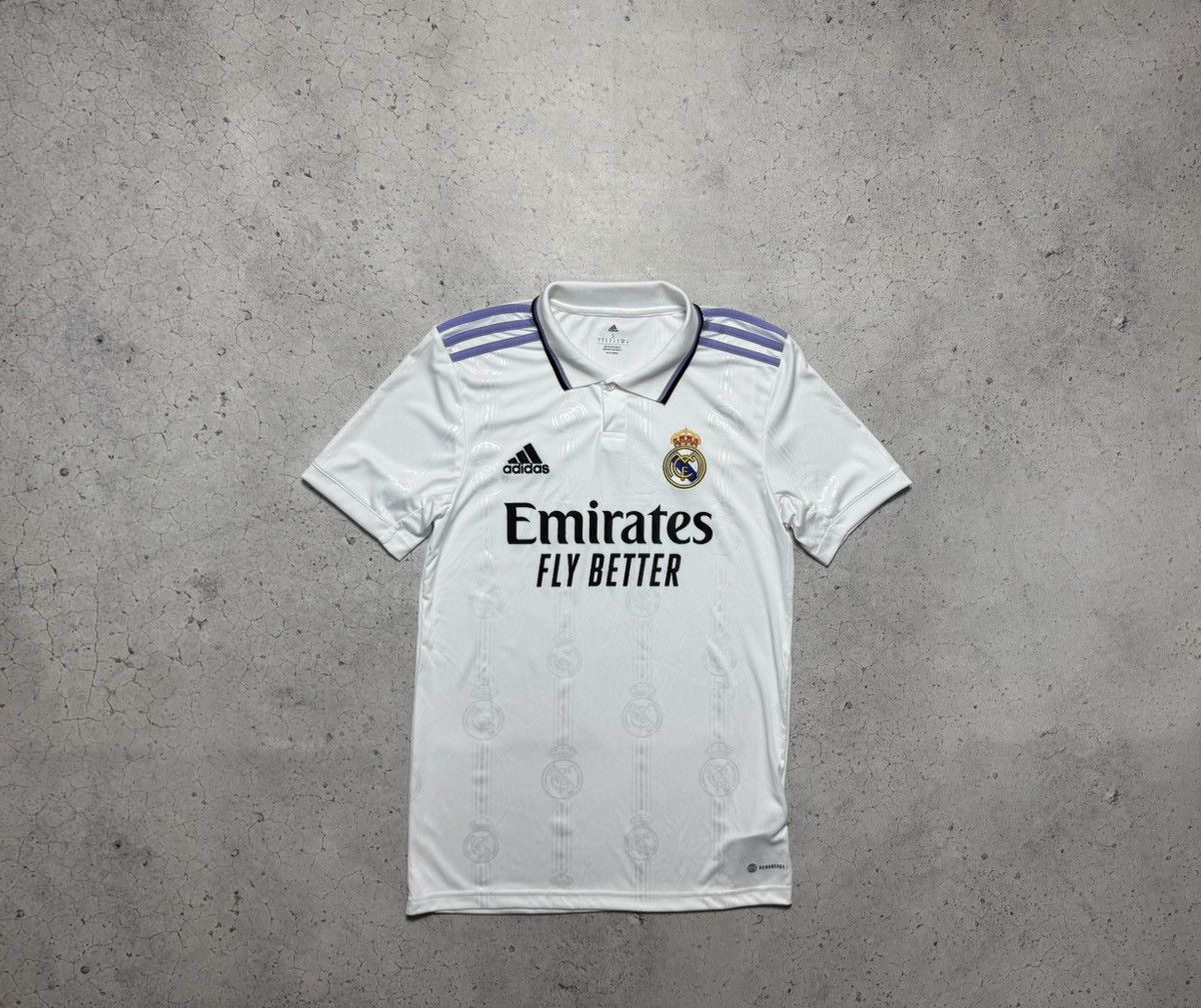 Adidas Adidas FC Real Madrid 2022-2023 Vintage Soccer Jersey Size US S / EU 44-46 / 1 - 1 Thumbnail