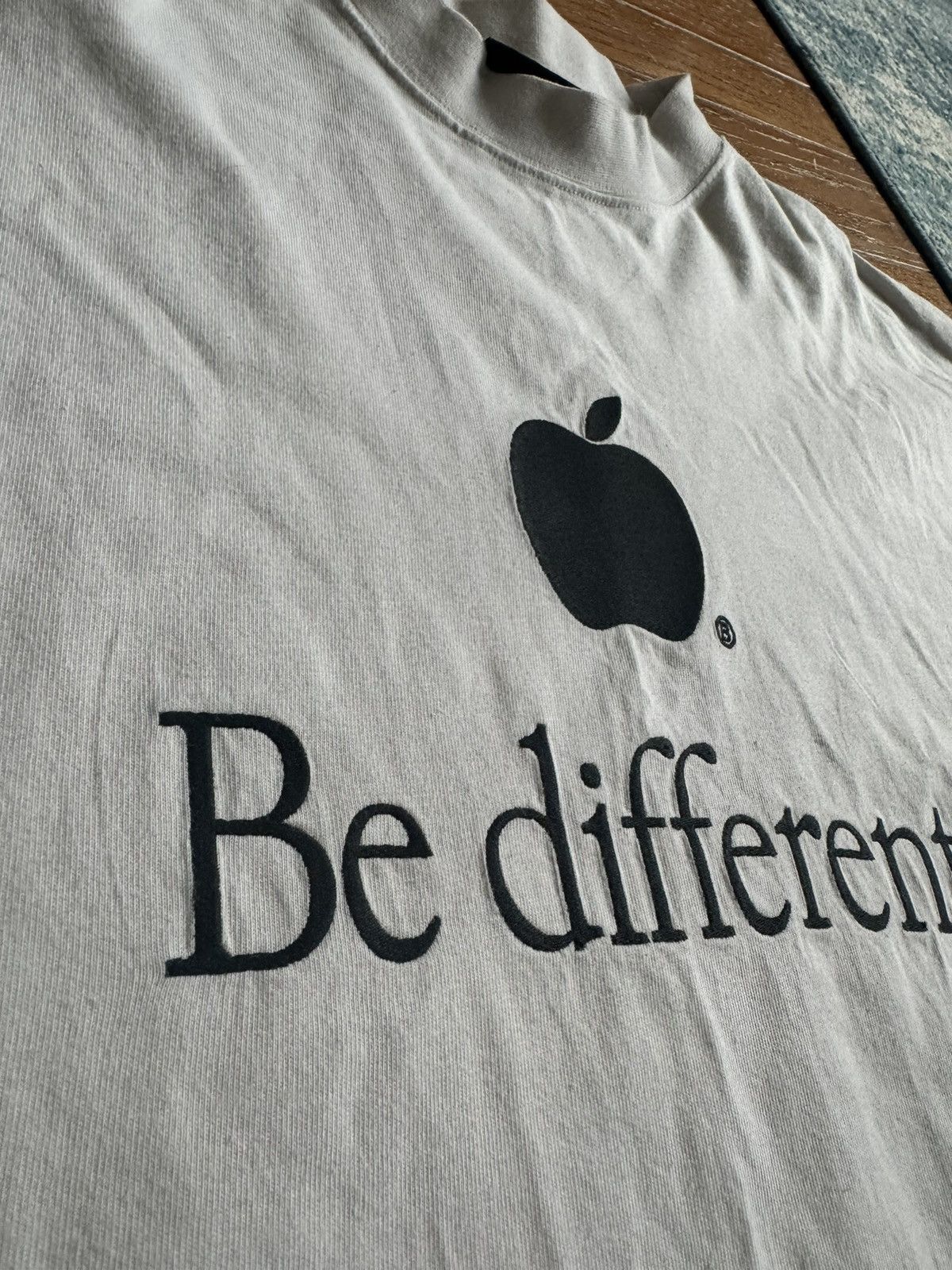 Balenciaga BALENCIAGA 22AW Be different embroidery T-shirt Size US L / EU 52-54 / 3 - 6 Thumbnail