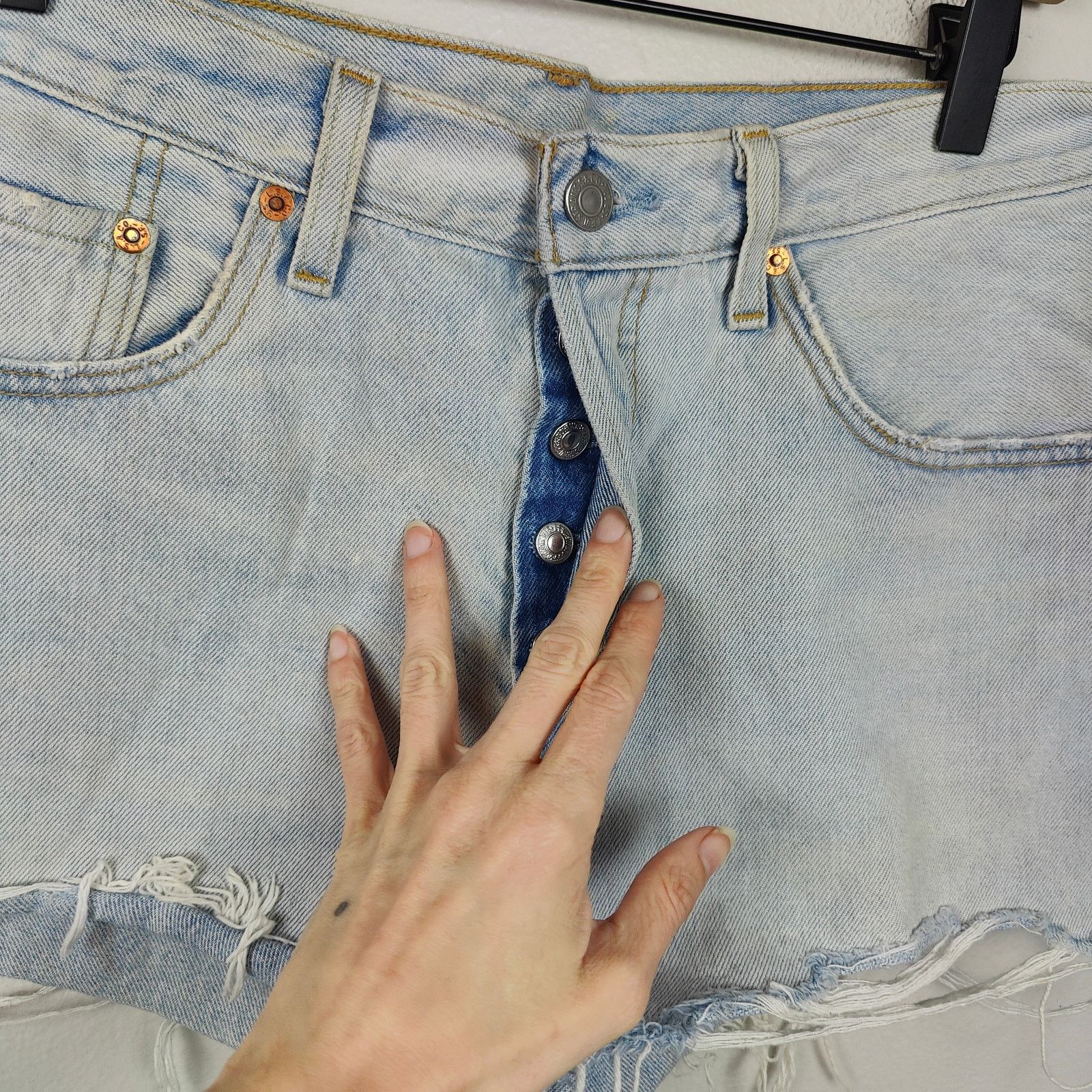 Levi's Levi's 501 Shorts Womens 30 Light Bleach Authentic Size 30" / US 8 / IT 44 - 3 Thumbnail