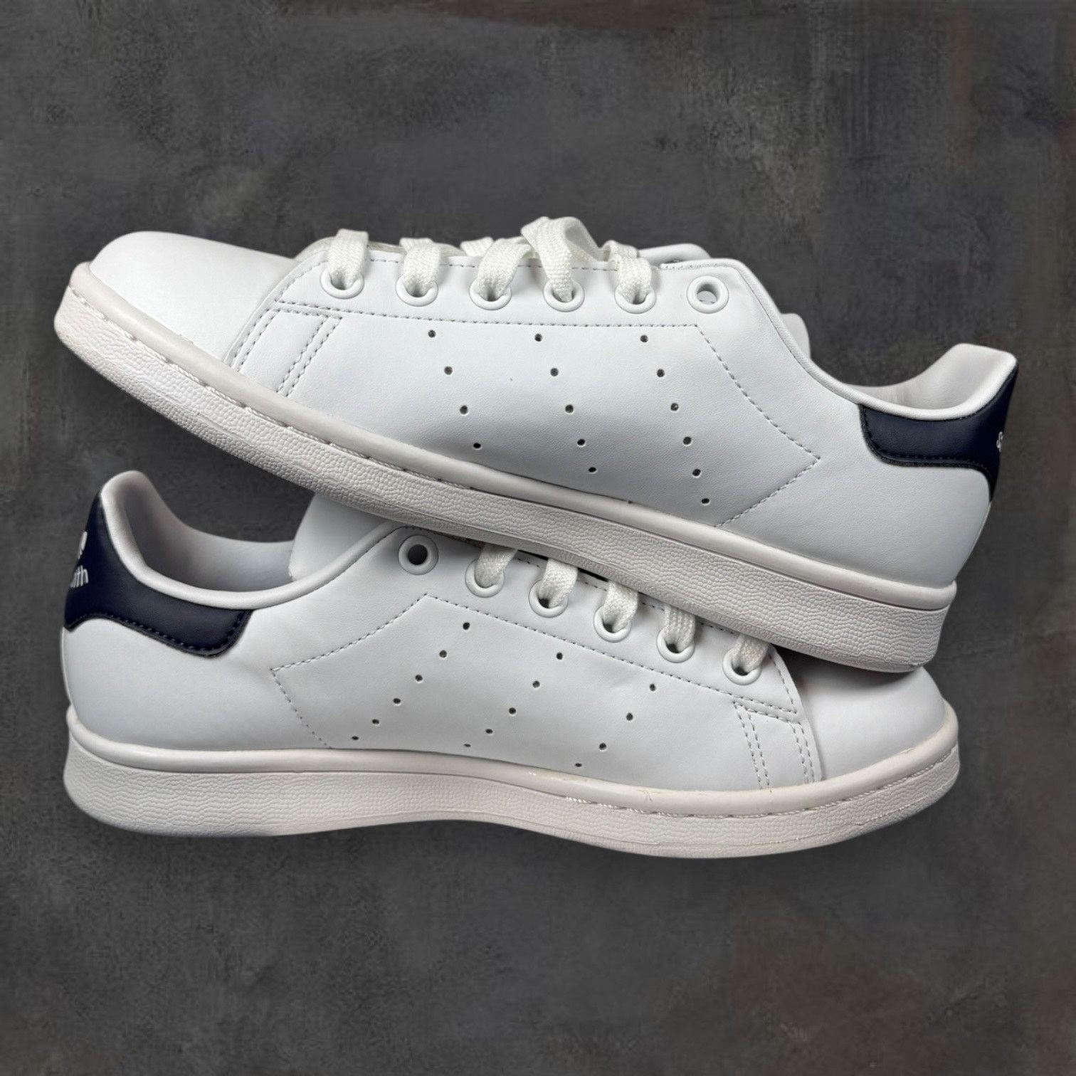 Adidas Adidas Originals Stan Smith White Navy Men's US 5 NWT NIB Size US 5 / EU 37 - 13 Thumbnail