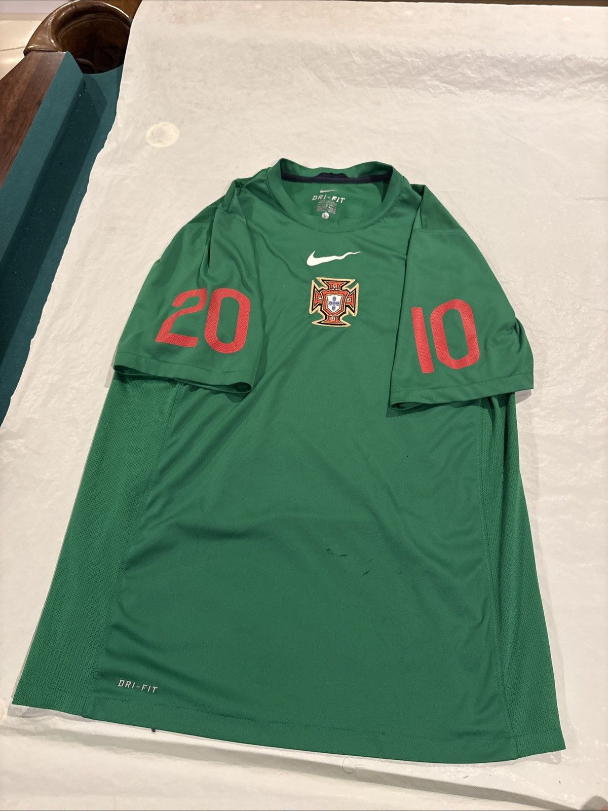 Nike 2010 Nike Portugal Large Soccer Jersey Size US L / EU 52-54 / 3 - 2 Thumbnail