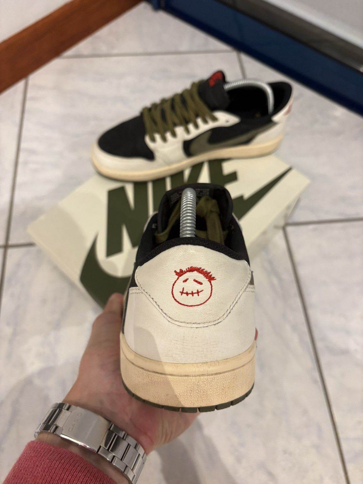 Nike × Travis Scott Nike air Jordan 1 Travis Scott olive noir crème taille 41 Size US 10 / IT 40 - 2 Thumbnail