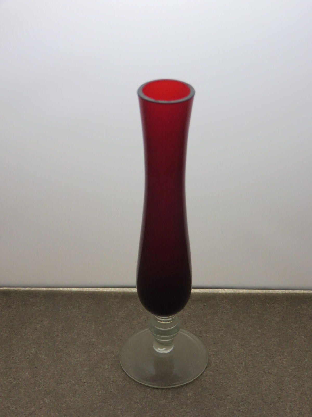 The Unbranded Brand Vintage Red and Clear Crystal Vase 7 1/2" Size ONE SIZE - 3 Thumbnail