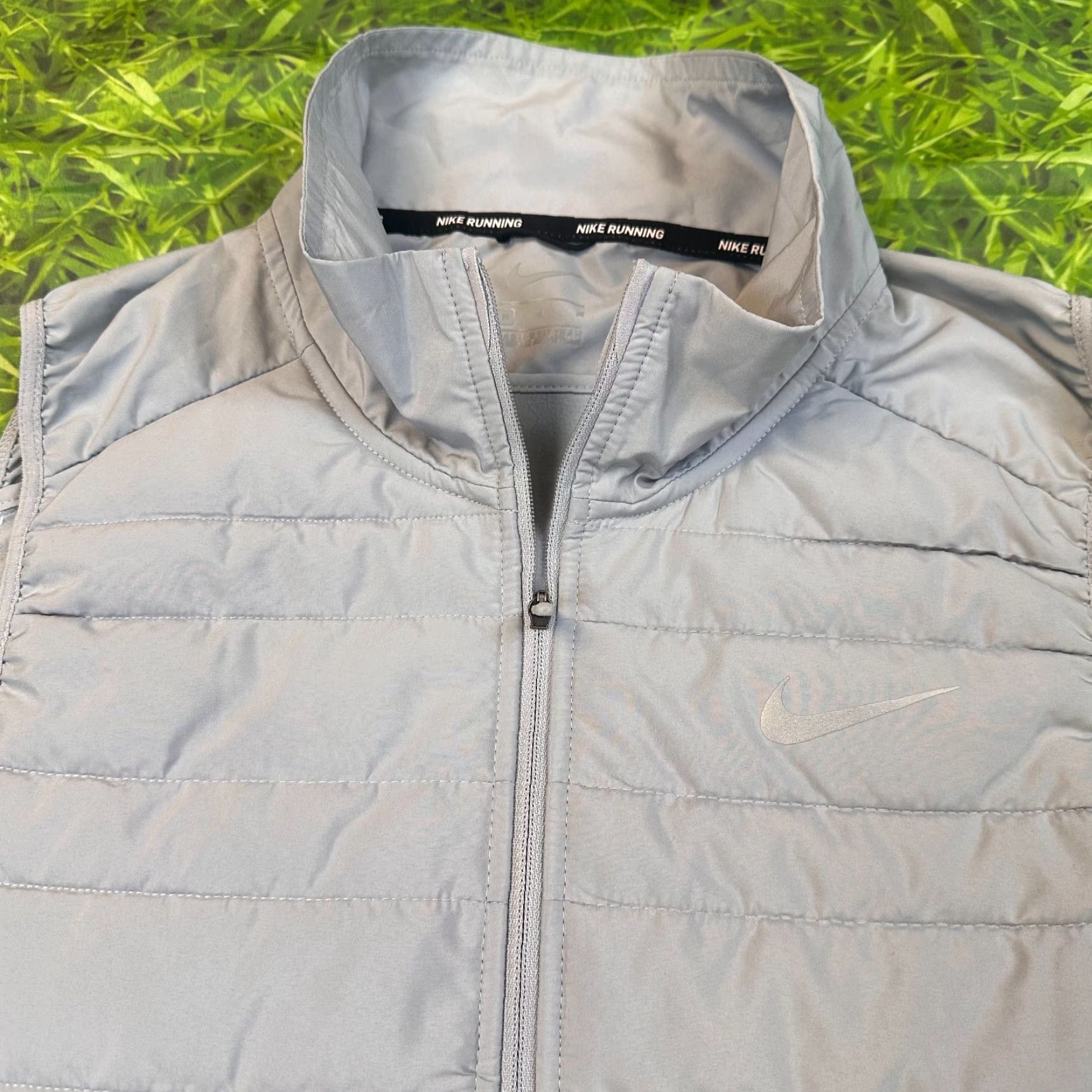 Nike Nike Running Vest Womens Medium Light Grey Full Zip Moisture Wicking Size M / US 6-8 / IT 42-44 - 3 Thumbnail
