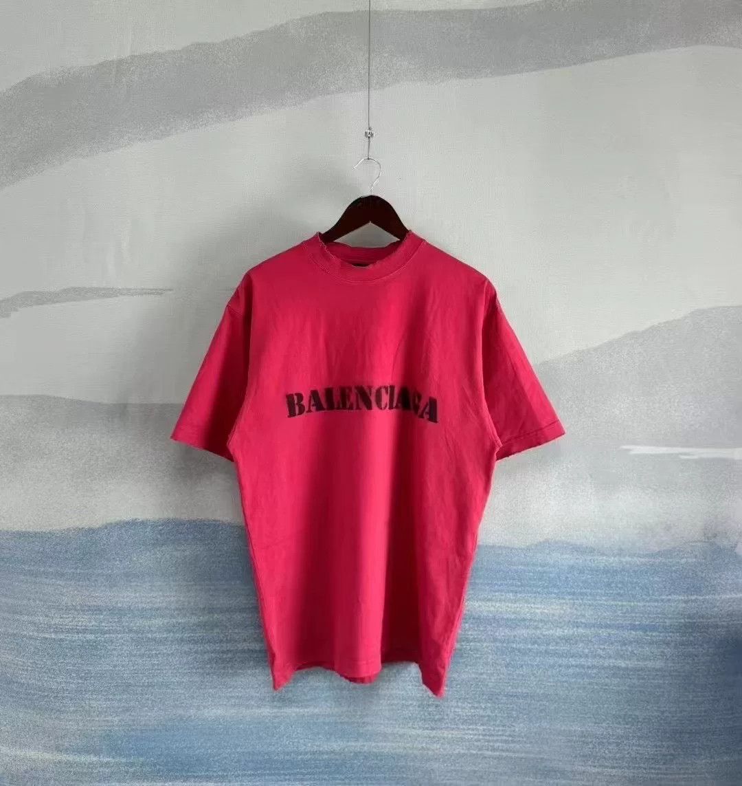 Balenciaga Balenciaga Red Distressed Blur Letter Oversized SS Size XXS / US 00 / IT 34 - 1 Thumbnail