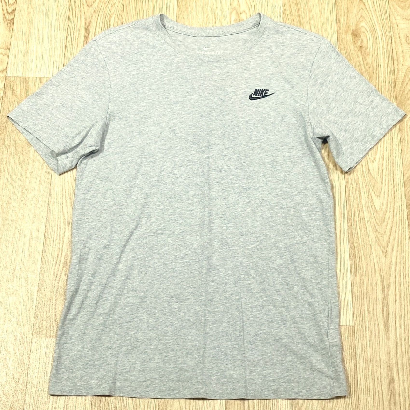 Nike Nike Shirt Size Small Sportswear Club Tee Mens In Grey Used Crew Neck Top Size US S / EU 44-46 / 1 - 3 Thumbnail