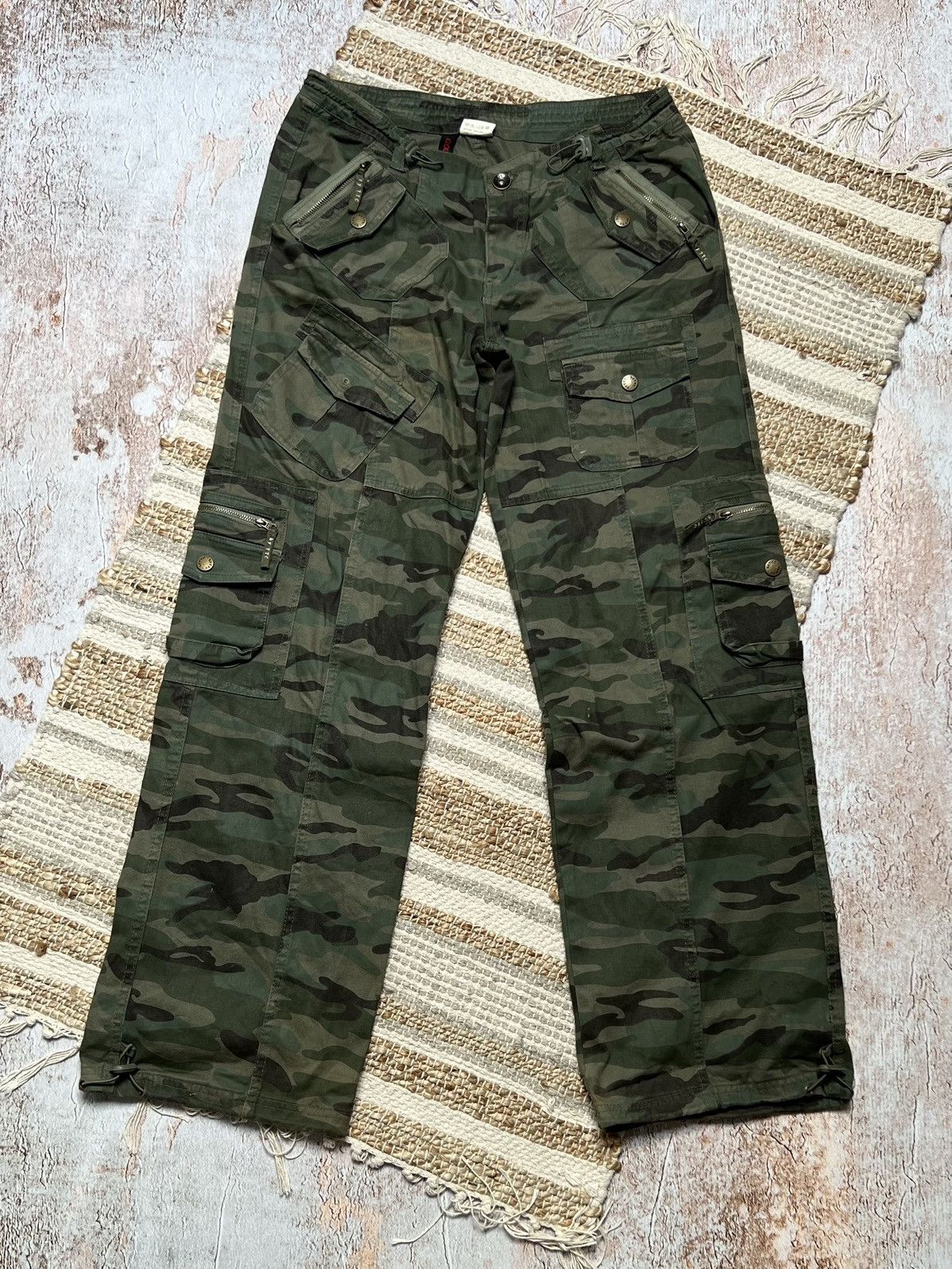 Japanese Brand × Vintage Vintage military camo cargo pants Size US 33 - 1 Thumbnail