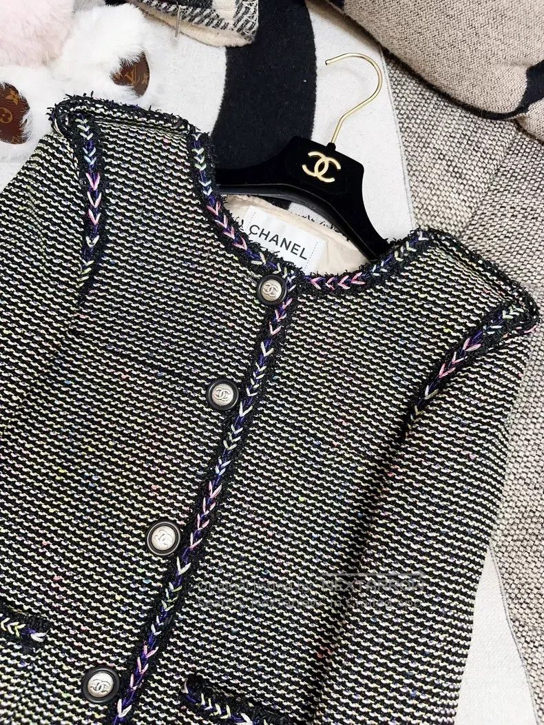 Chanel Chanel 16P classic colourful woven tweed round-neck jacket Size XS / US 0-2 / IT 36-38 - 6 Thumbnail