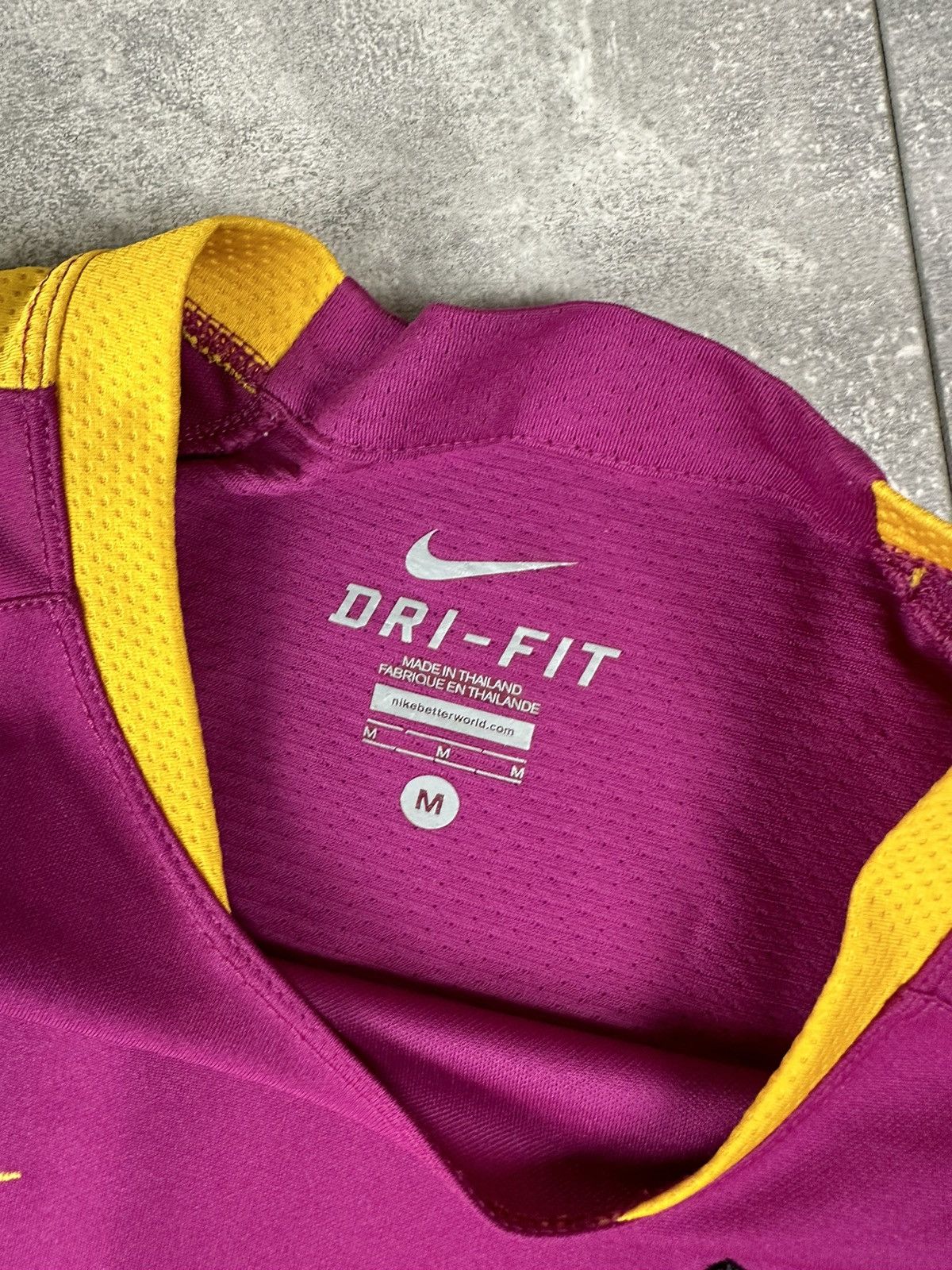 Nike Nike Barcelona FC 2015/16 Training Football Soccer Jersey Size US M / EU 48-50 / 2 - 7 Thumbnail