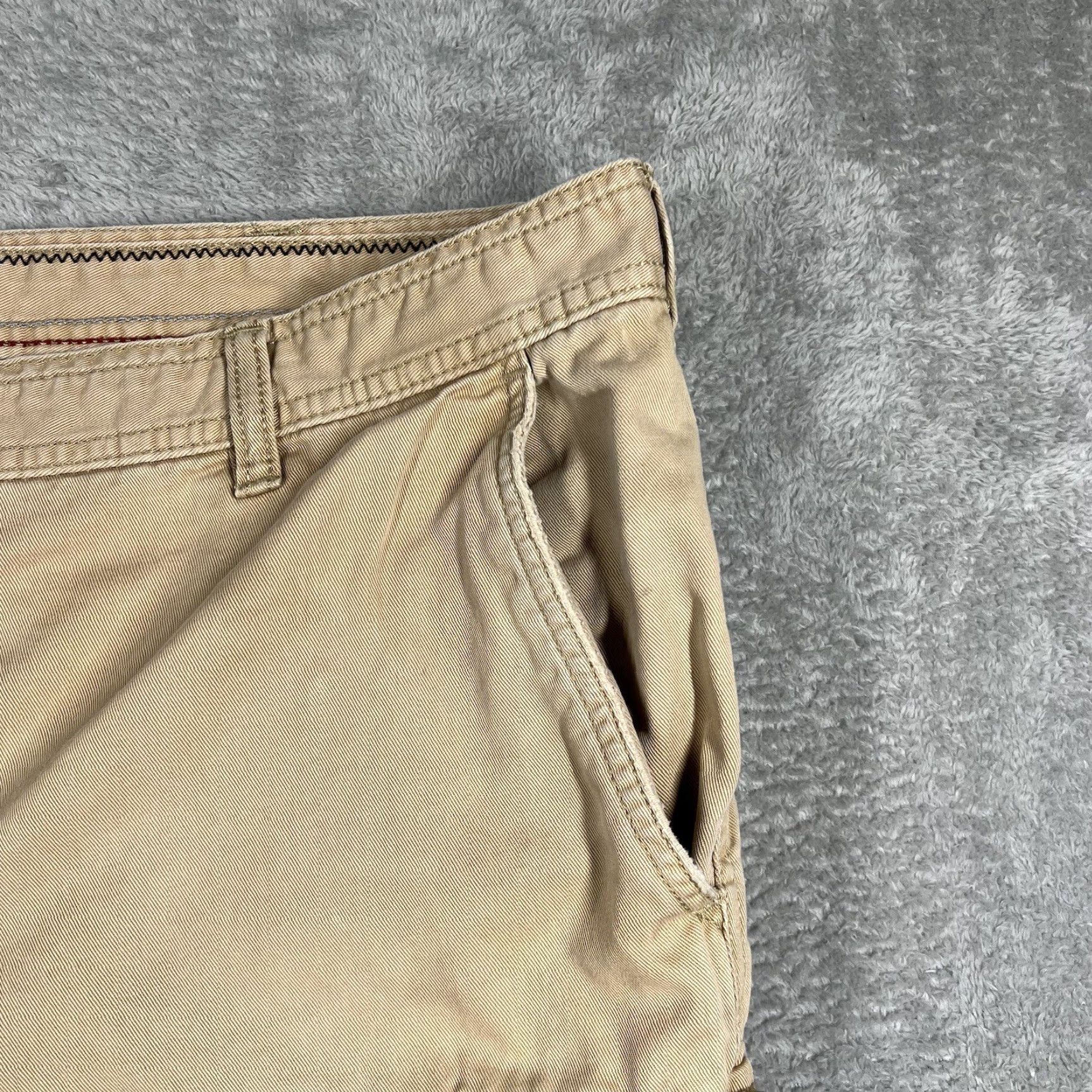 Izod IZOD Shorts Mens Size 40 Cargo Beige Cotton 10 Inseam Zip Flat Front Regular 40in Inseam Casual Travel Outdoor Hiking Mens Size US 40 / EU 56 - 4 Thumbnail