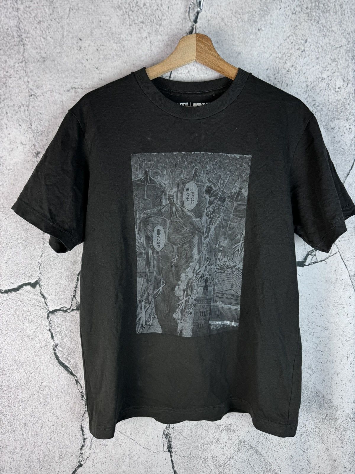 Japanese Brand Rare!! Uniqlo X ATTACK ON TITAN COLOSSAL TITAN TEE Size US M / EU 48-50 / 2 - 1 Thumbnail
