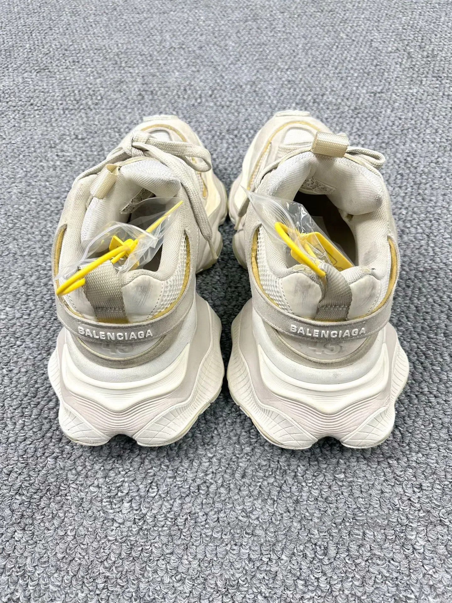 Balenciaga Balenciaga Beige vintage Cargo dad sneakers| Size US 10 / EU 43 - 4 Thumbnail