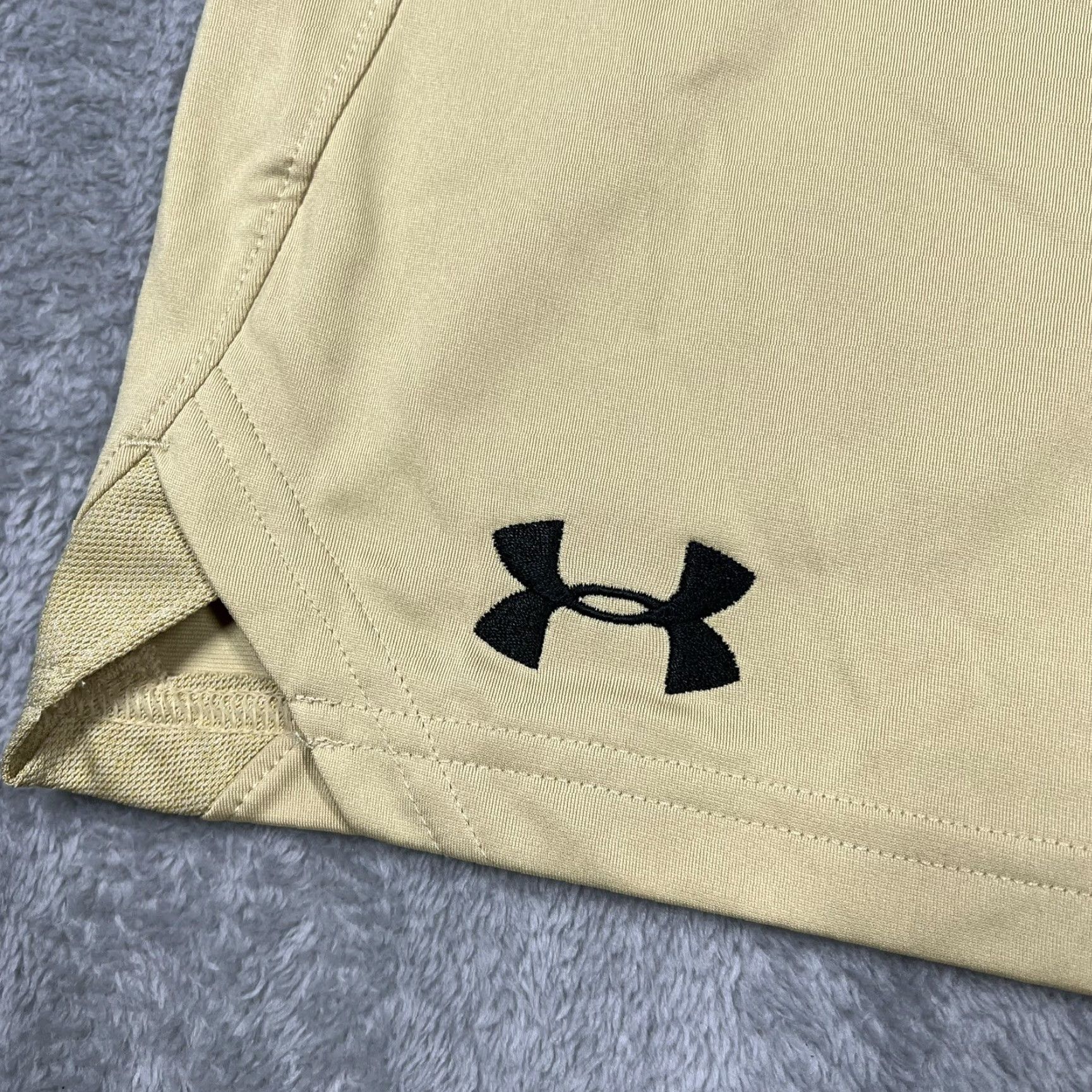 Under Armour Under Armour Shorts Mens XXL UA Locker 9" Inseam RAMS Logo Print Vegas Gold Sports Outdoor 2XL Size US 39 - 2 Thumbnail