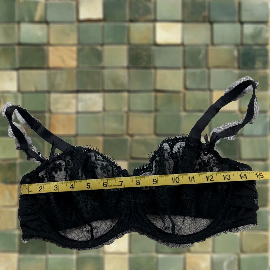 Vintage Chantelle Bra / 28 Band DD Cup Unlined Lace Black / Underwire / Regular / Women’s / 4.26 Rating Size ONE SIZE - 1 Thumbnail