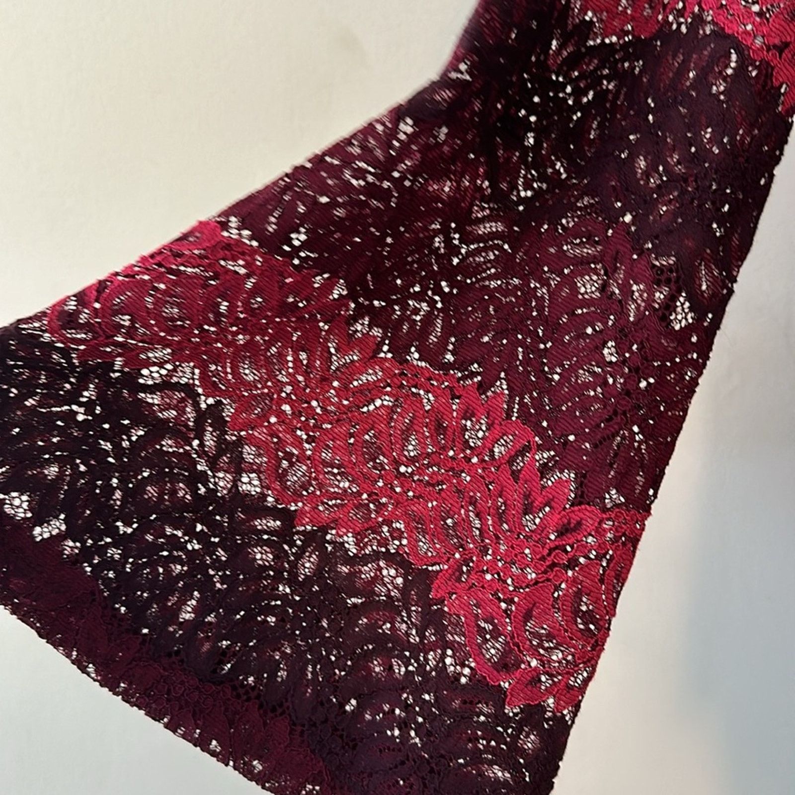 Banana Republic Banana Republic lace top burgundy/pink Large NWT Size L / US 10 / IT 46 - 2 Thumbnail