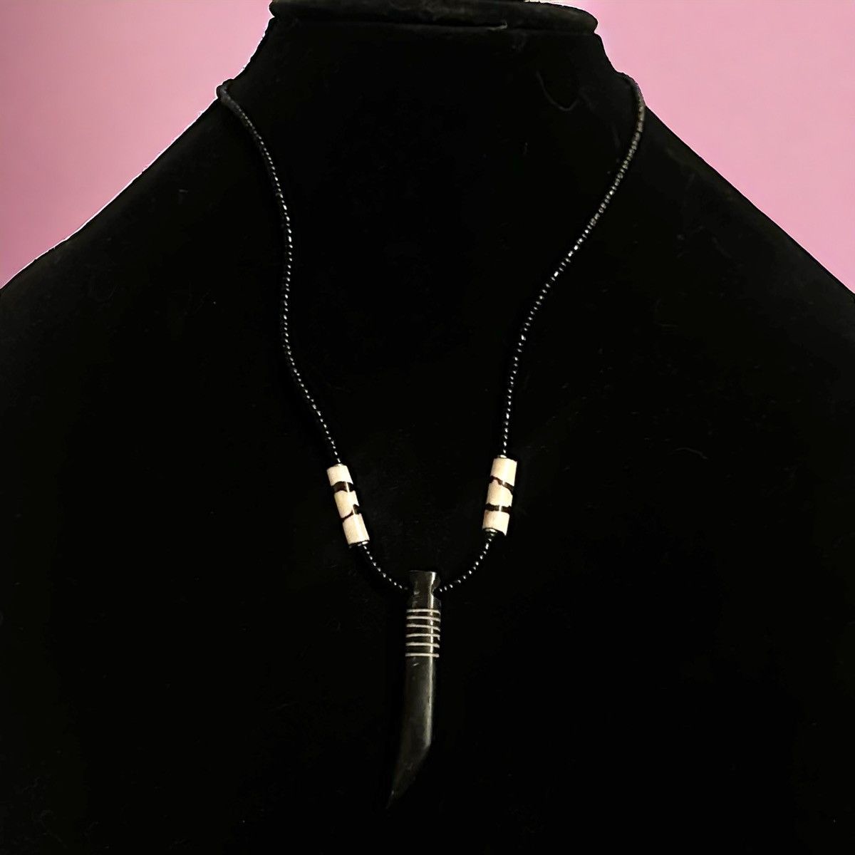 Vintage Vintage carved pointy pendant beaded necklace Size ONE SIZE - 1 Thumbnail