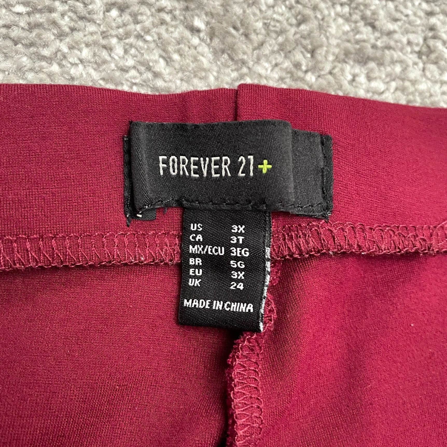 Forever 21 FOREVER 21 Cropped Pants Womens 3X Red Pull-On Tapered Cotton Knit Inseam 23.5 in Waist 40 in Casual Workwear Size 40" / US 18 - 7 Thumbnail