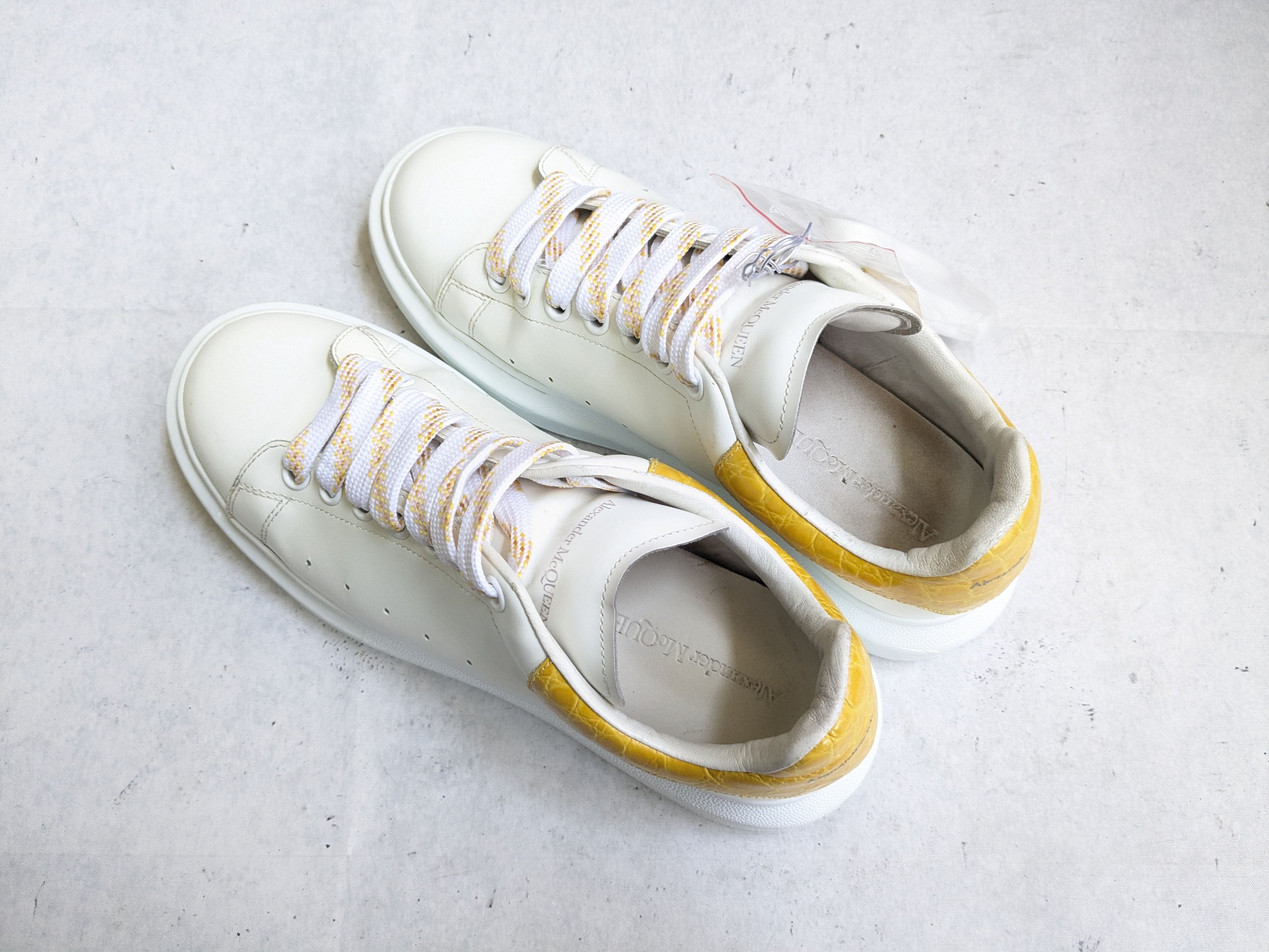 Alexander McQueen Alexander McQueen Larry Oversized Sneakers 9 42 White Yellow Size US 9 / EU 42 - 15 Thumbnail