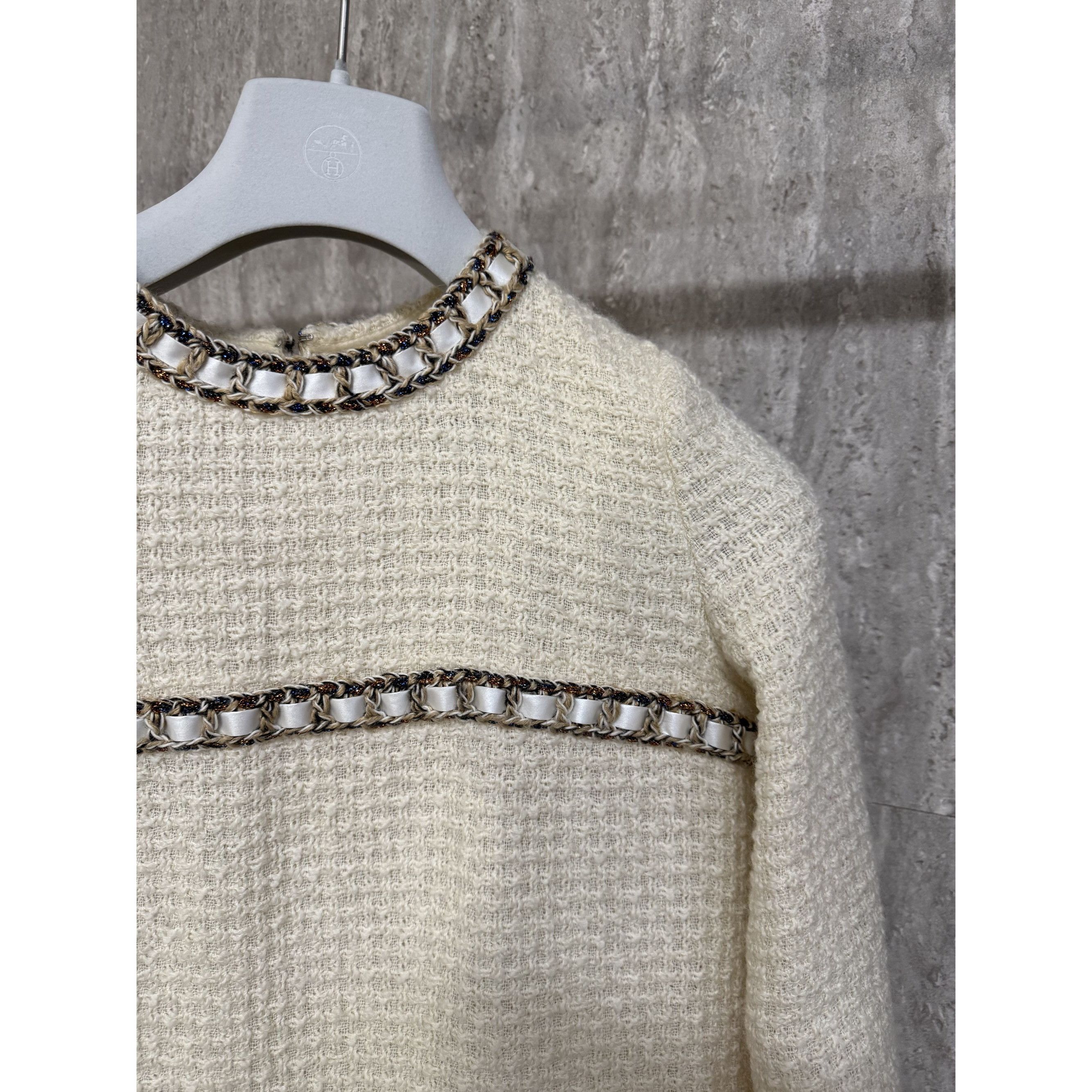 Chanel Chanel Womens Cream Tweed Dress With Chain Trim Size 40 Made Size S / US 4 / IT 40 - 3 Thumbnail