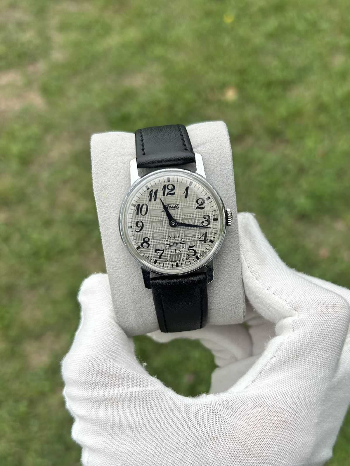 Vintage Vintage Watch Zim Soviet USSR Mechanical 1980s Size ONE SIZE - 1 Thumbnail