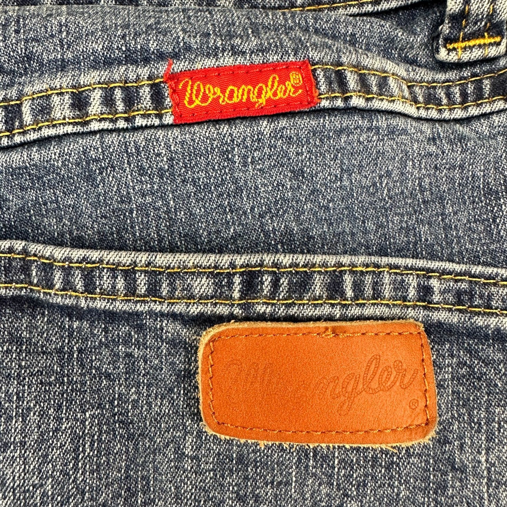 Wrangler Wrangler Jeans Womens Jeans Bootcut Cowboy Cut Slim Fit Medium Wash 9x32 Blue 29W 32in Inseam 5-Pocket Denim Color Blue 1018MWZ Mens/ Womens Size 30" / US 8 / IT 44 - 6 Thumbnail