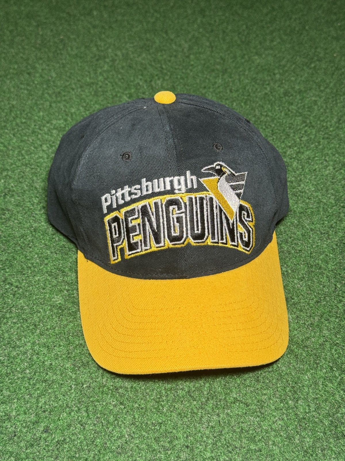 Starter Pittsburgh Penguins Starter Vintage 90s Strapback Dad Hat Size ONE SIZE - 1 Thumbnail