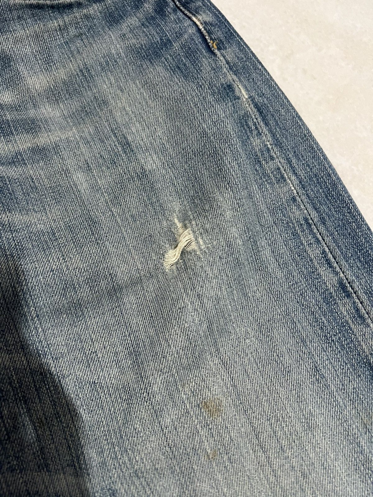 Levi's × Levi's Vintage Clothing VINTAGE LEVIS 501 DISTRESSED JEAN Size US 31 - 9 Thumbnail