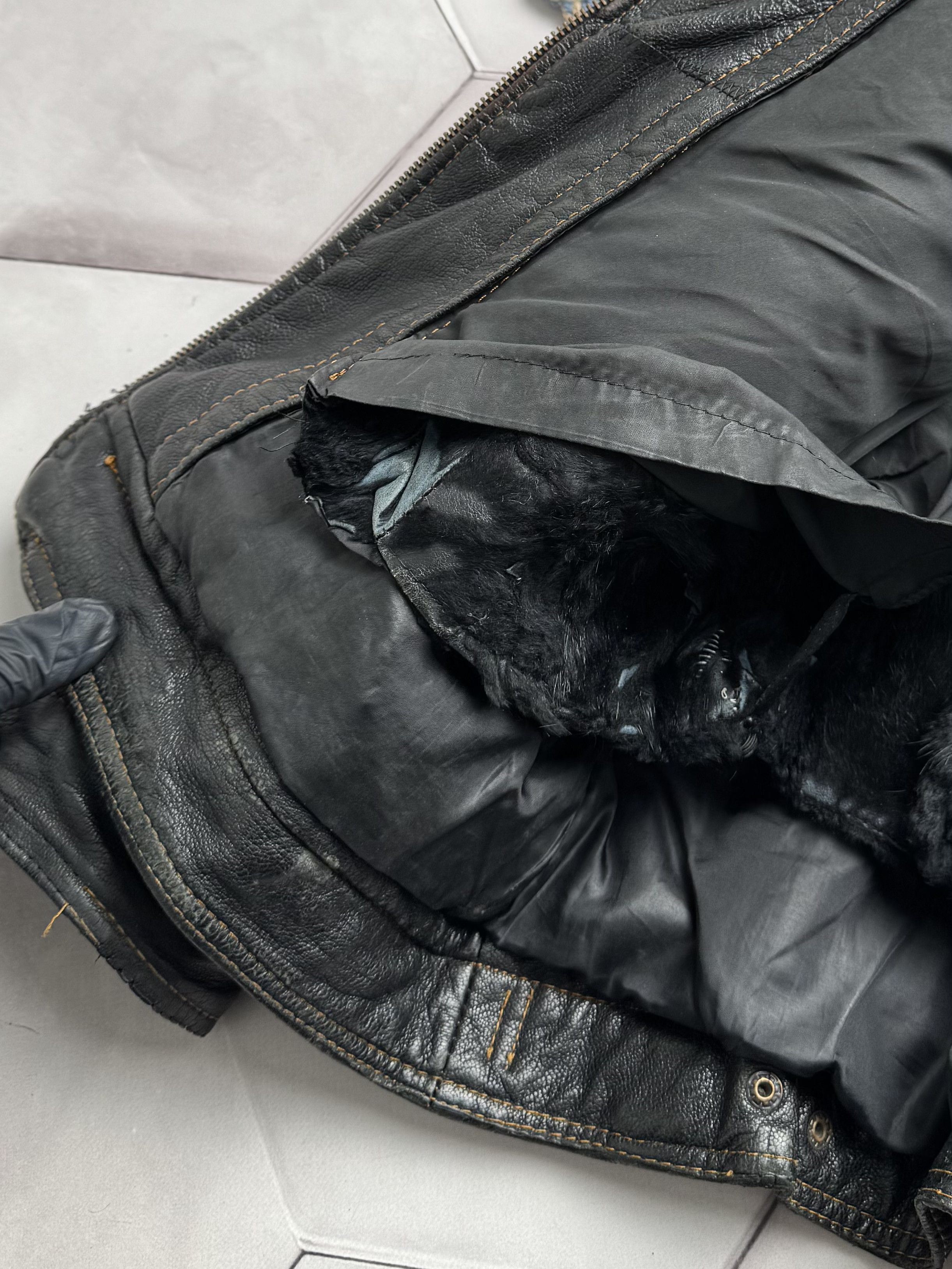 Vintage Vintage Leather Bomber Thrashed Jacket Size US XL / EU 56 / 4 - 13 Thumbnail