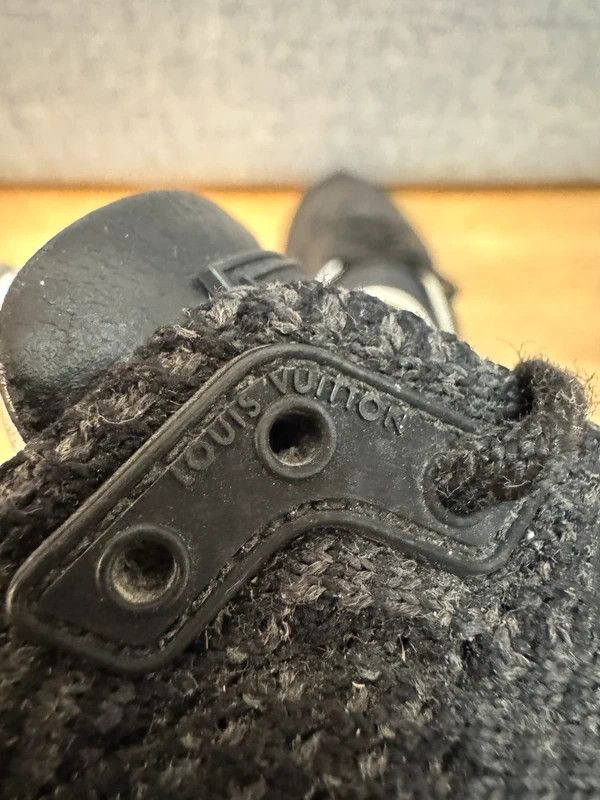 Louis Vuitton Louis Vuitton Paris Run Away Knit Leather Low Sneakers s6 40 Size US 7 / EU 40 - 13 Thumbnail