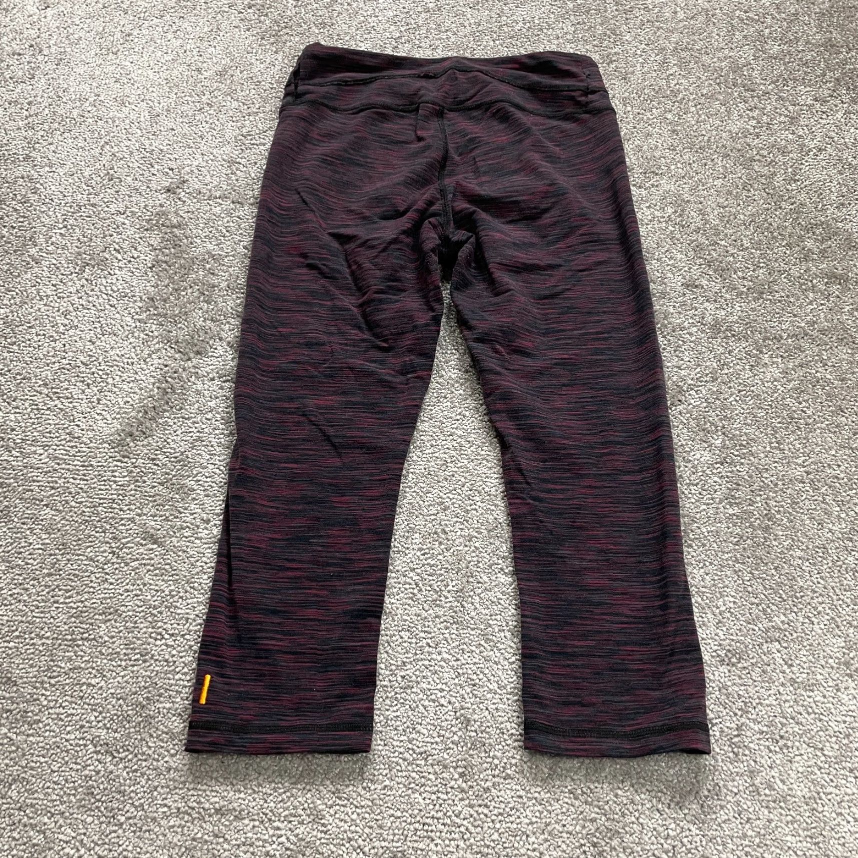 Vintage VINTAGE Unbranded Cropped Leggings Womens S Black Red 26 in Inseam 19.5 Skinny Athletic Activewear Breathable Compression 26x19.5 Womens Leggings Size 28" / US 6 / IT 42 - 2 Thumbnail