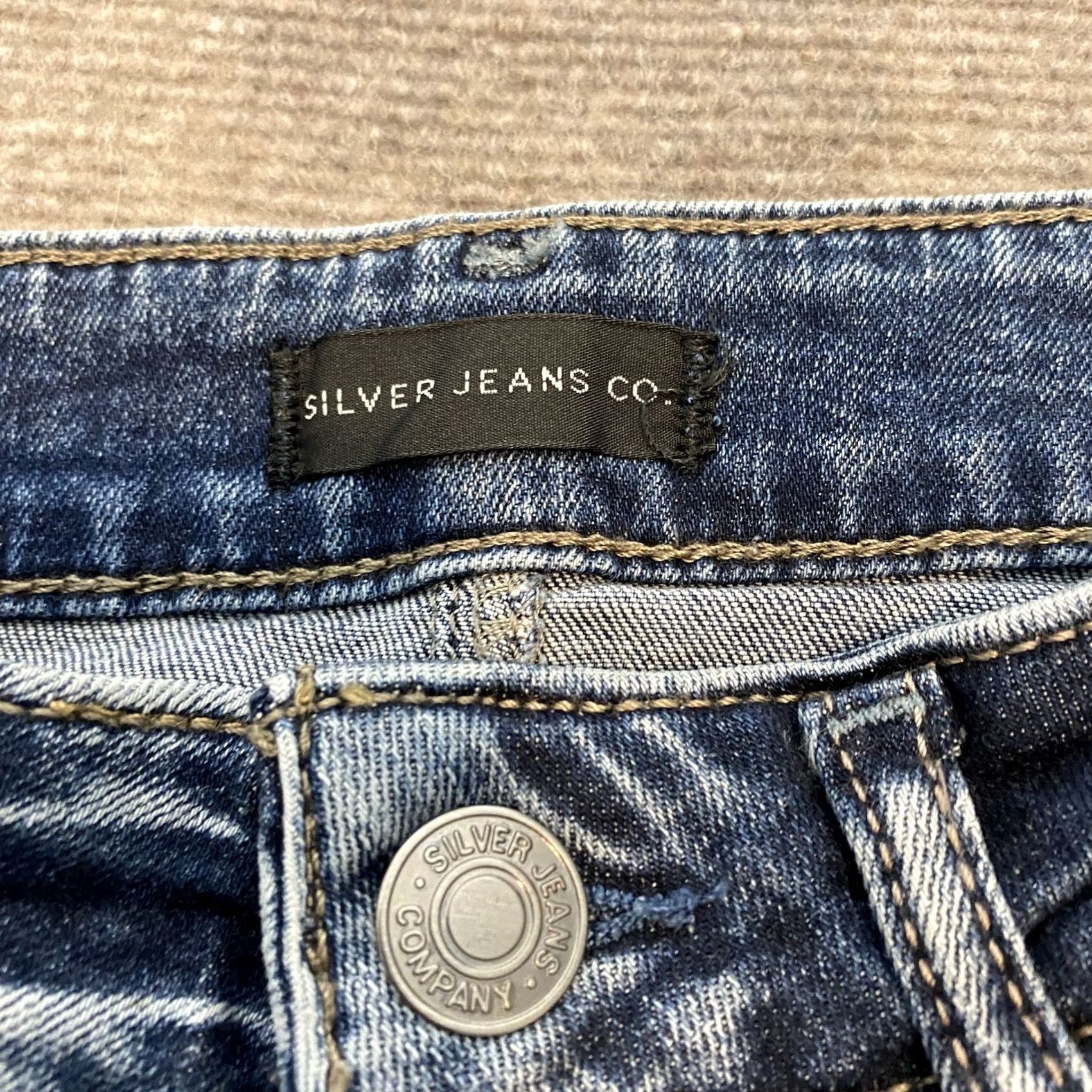 Silver Jeans Co. Silver Jeans Co Jeans Womens 27 Blue Denim Straight Leg Distressed Classic Fit Jeans Womens 27 Blue Denim Distressed Stretch Pockets Zip Fly Size 27" / US 4 / IT 40 - 4 Thumbnail