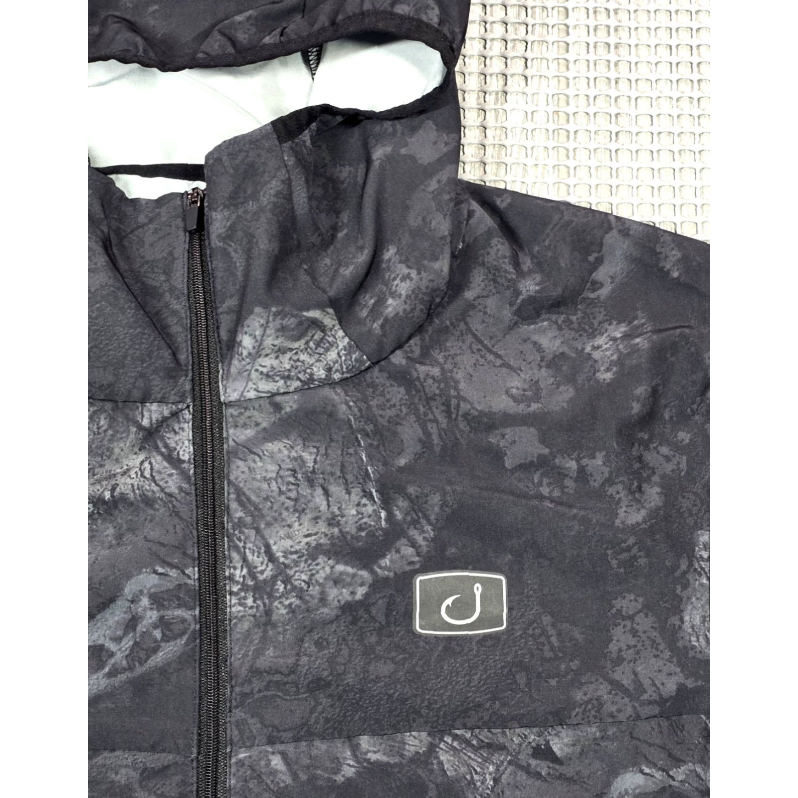 Realtree Avid Jacket Mens M Real Tree Hooded Camo Outdoor Fishing Lightweight Size US M / EU 48-50 / 2 - 2 Thumbnail