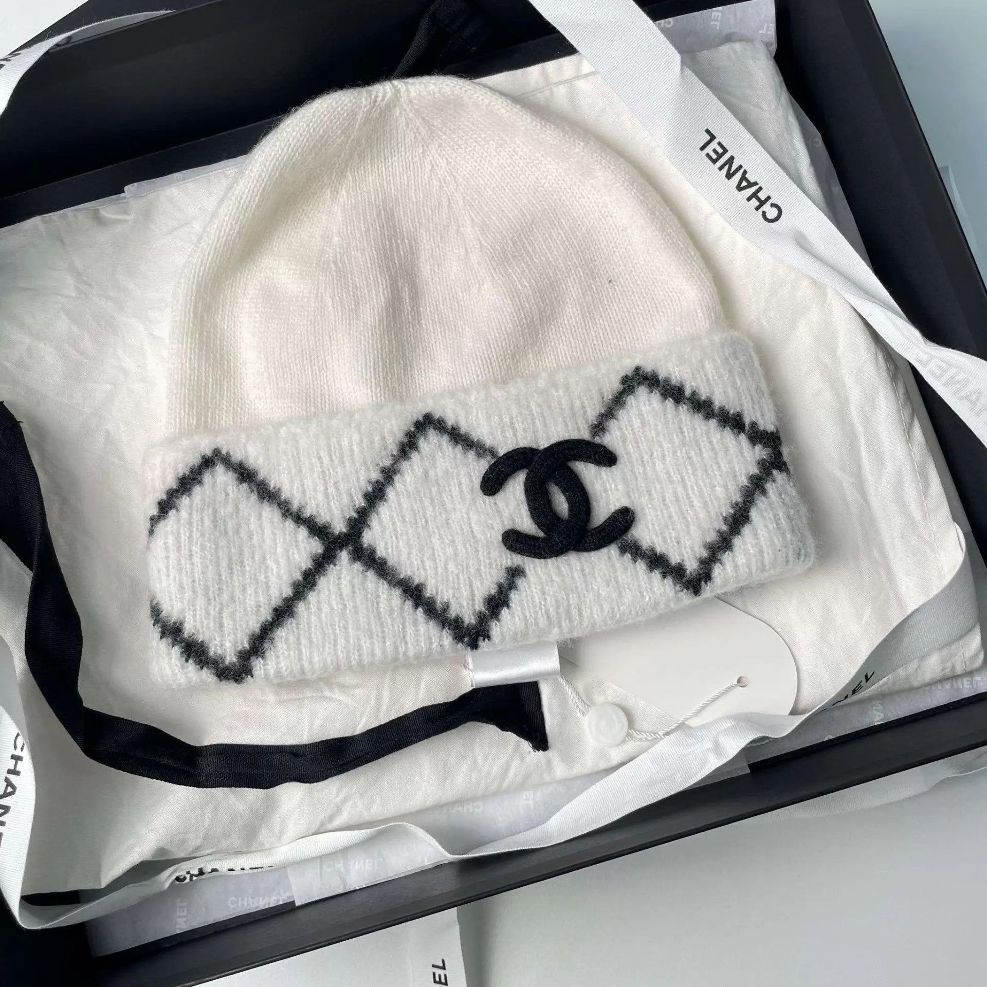 Chanel CHANEL 24B Cashmere Hat Black & White 98 New Size ONE SIZE - 1 Thumbnail