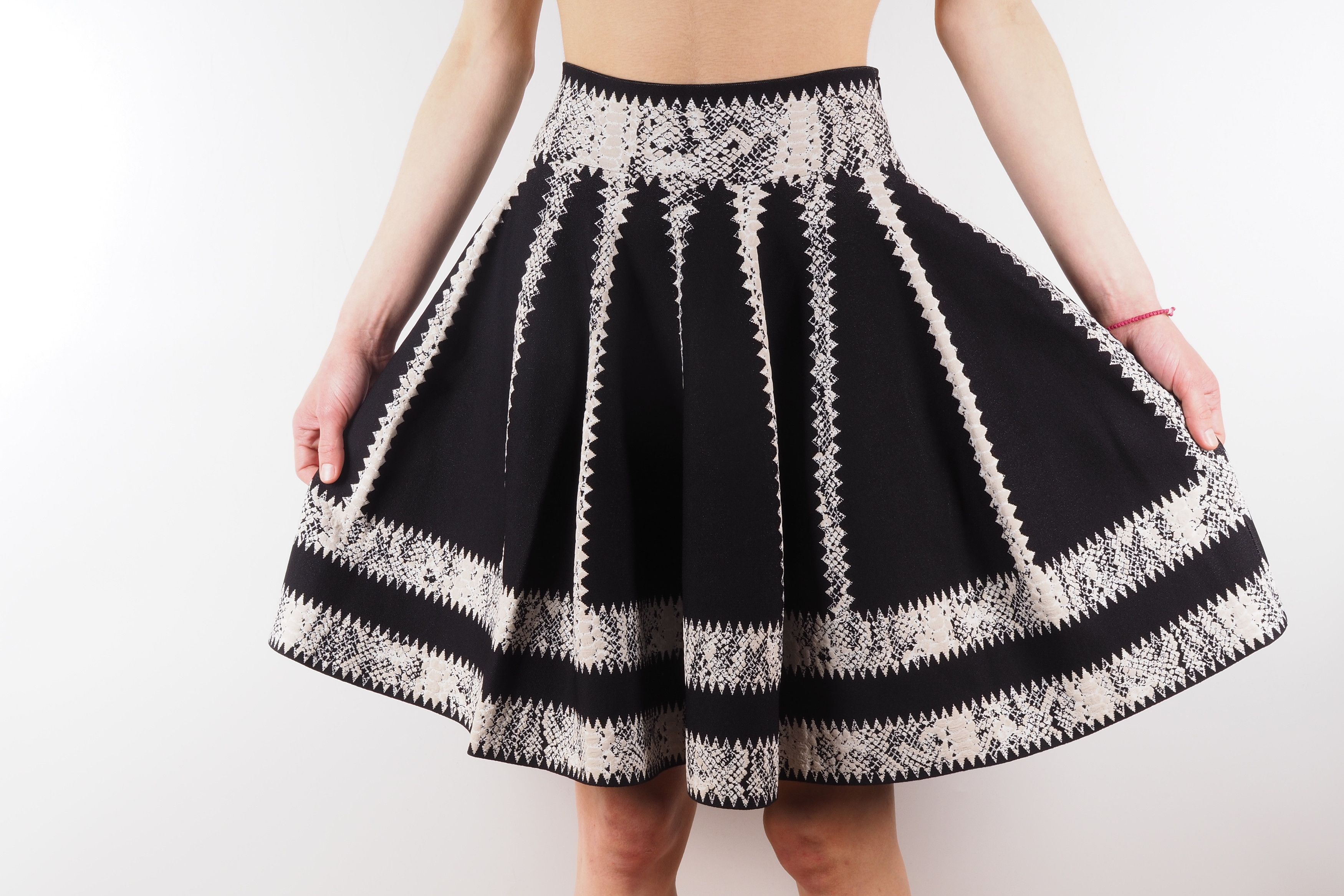 Alexander McQueen × Vintage Alexander McQueen Vintage Women's Knit Flare Skirt Size 27" / US 4 / IT 40 - 3 Thumbnail