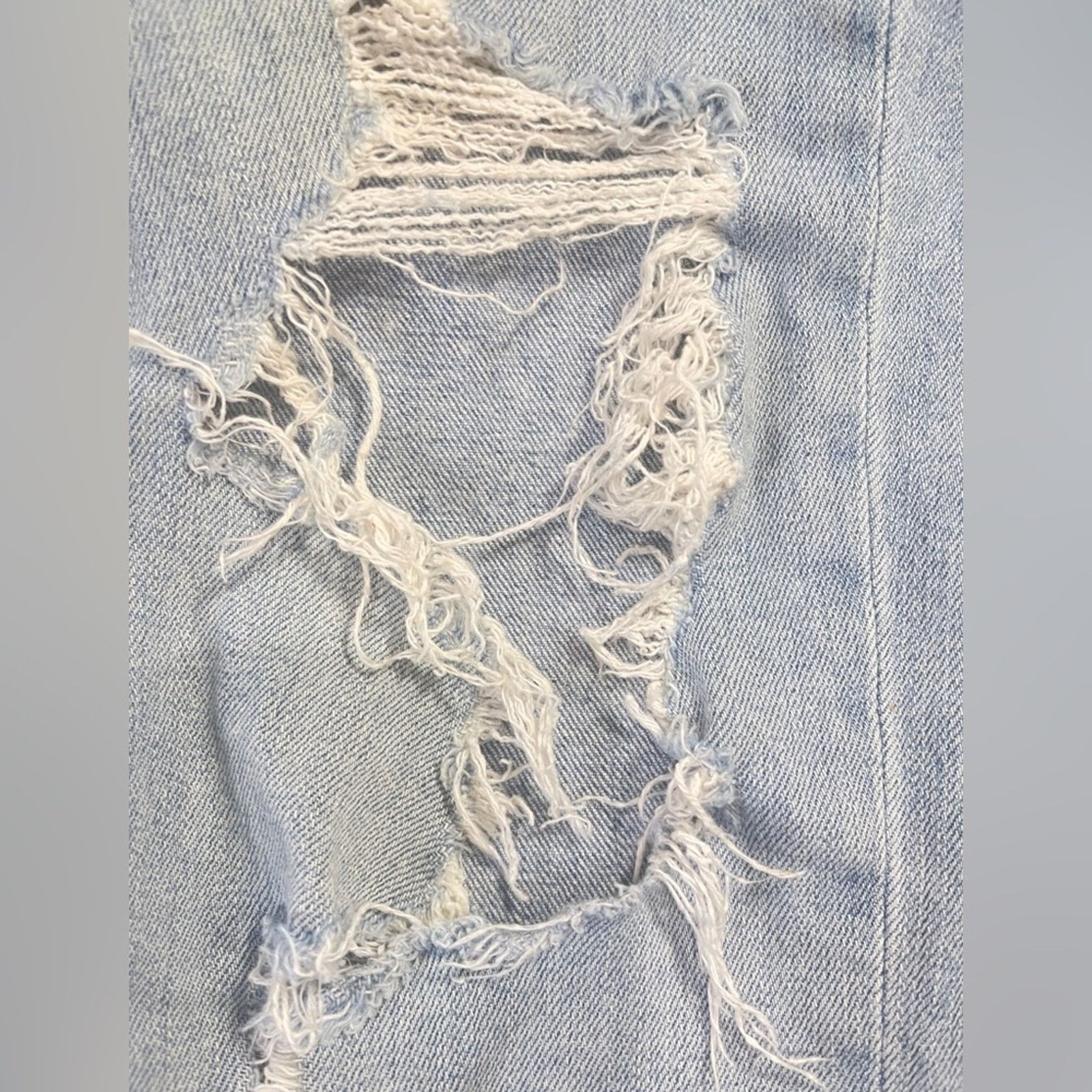 Rag & Bone RAG & BONE Light Wash Distressed Dre Capri Jeans Sz 26 Size 26" / US 2 / IT 38 - 6 Thumbnail