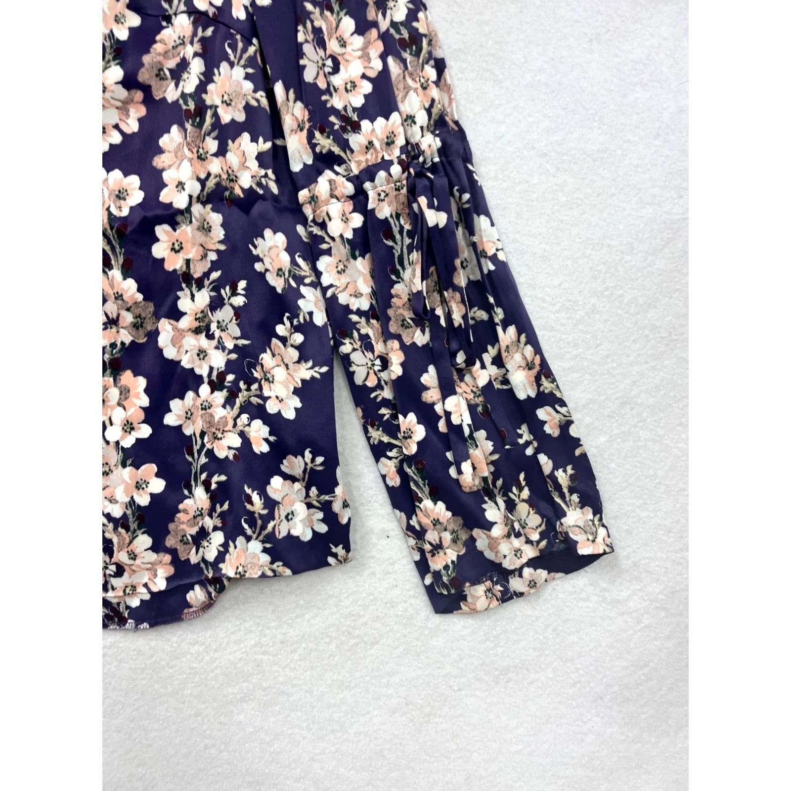 Club Monaco VINTAGE Club Monaco Blouse Floral Navy M Unisex Adults Crew Neck Long Sleeve Polyester Viscose Size M / US 6-8 / IT 42-44 - 5 Thumbnail