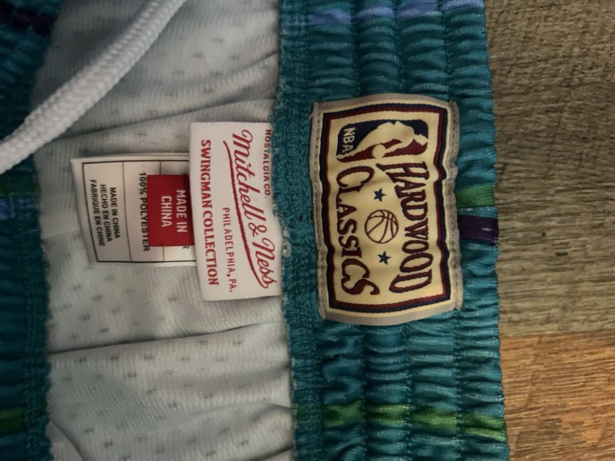 NBA NBA Mitchell Ness Charlotte Hornets Fadeaway Size US 30 / EU 46 - 3 Thumbnail