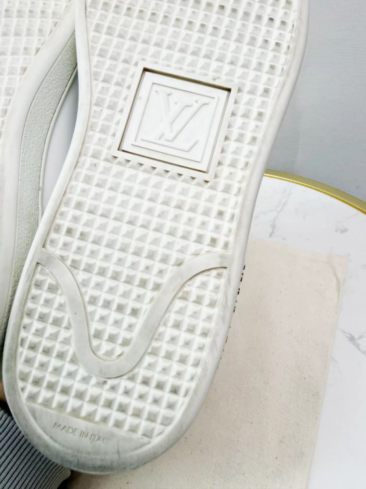 Louis Vuitton LV White Sneakers 35.5 (Worn a Few Times, Cleaned) Size US 5 / IT 35 - 8 Thumbnail