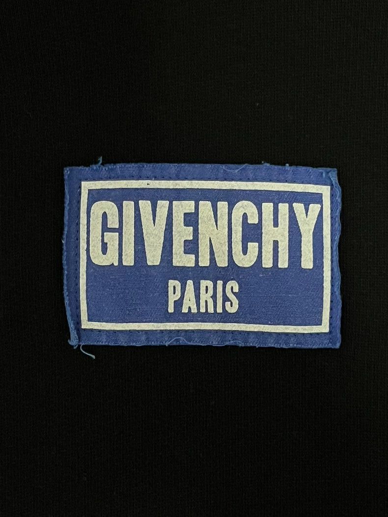 Other Givenchy Black hooded sweater, size L, chest blue logo des Size US L / EU 52-54 / 3 - 3 Thumbnail