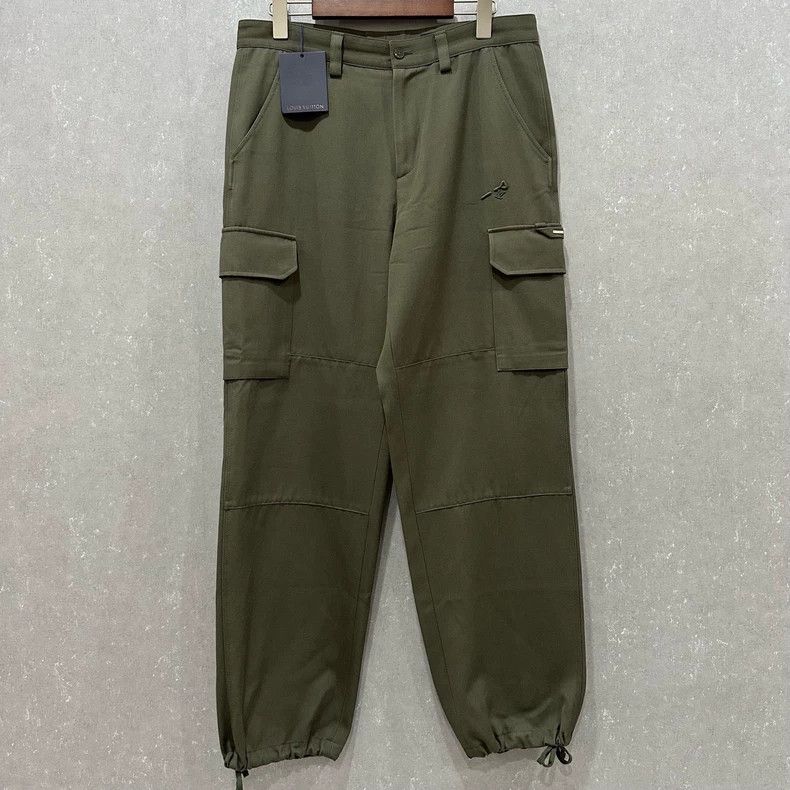 Louis Vuitton Louis Vuitton Embroidered pin overalls pants Size US 40 / EU 56 - 1 Thumbnail
