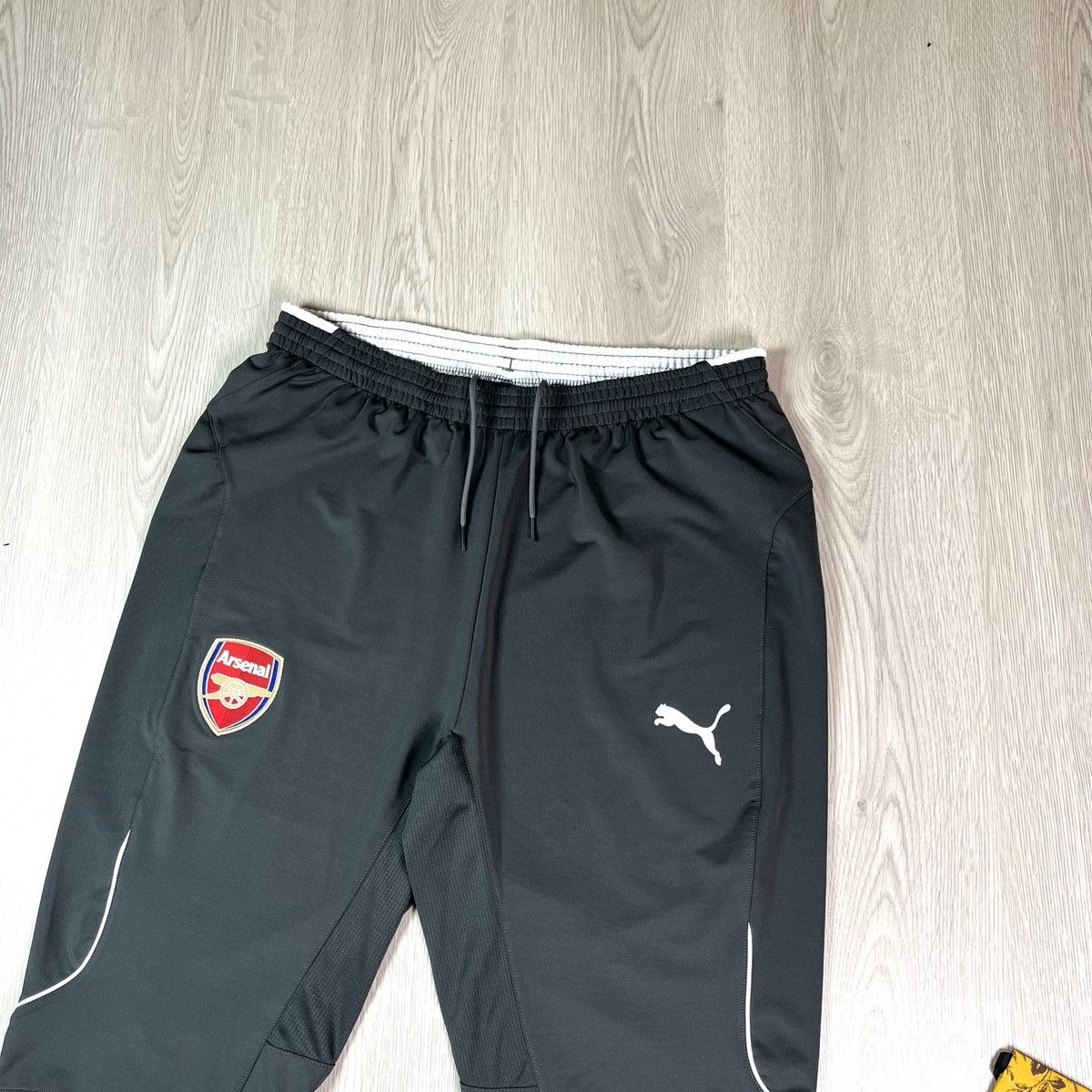 Puma Puma Arsenal soccer shorts Size US 34 / EU 50 - 2 Thumbnail