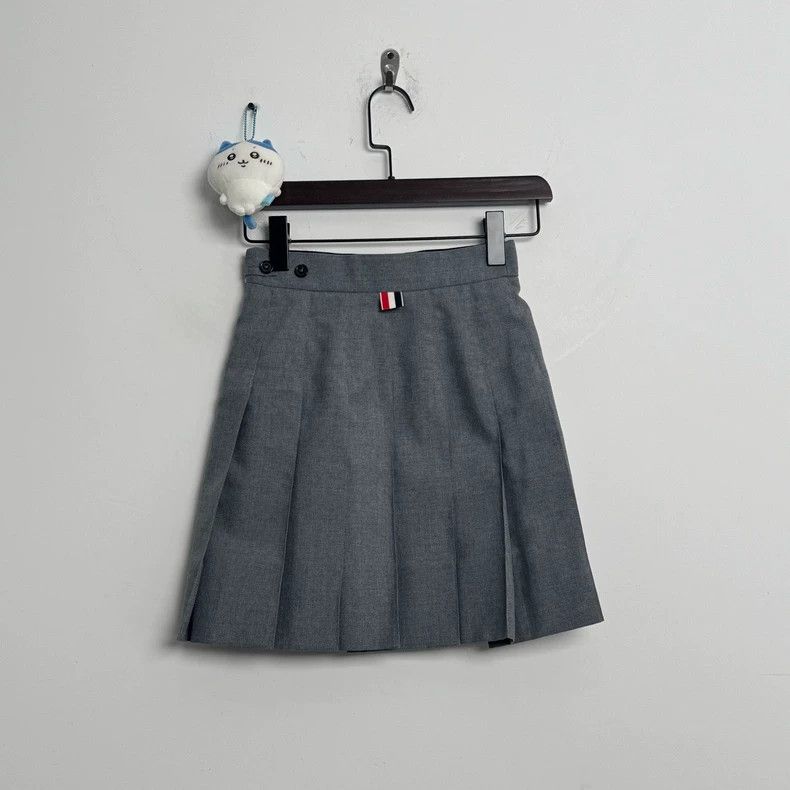 Thom Browne Thom Browne Gray striped pleated skirt 2503-Nextarrow Size 24" / US 00 / IT 34 - 2 Thumbnail