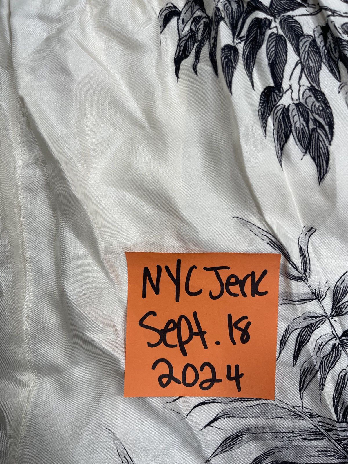 Burberry Burberry London Silk Shorts Dear Logo White Women’s Size 2 Size 26" / US 2 / IT 38 - 4 Thumbnail