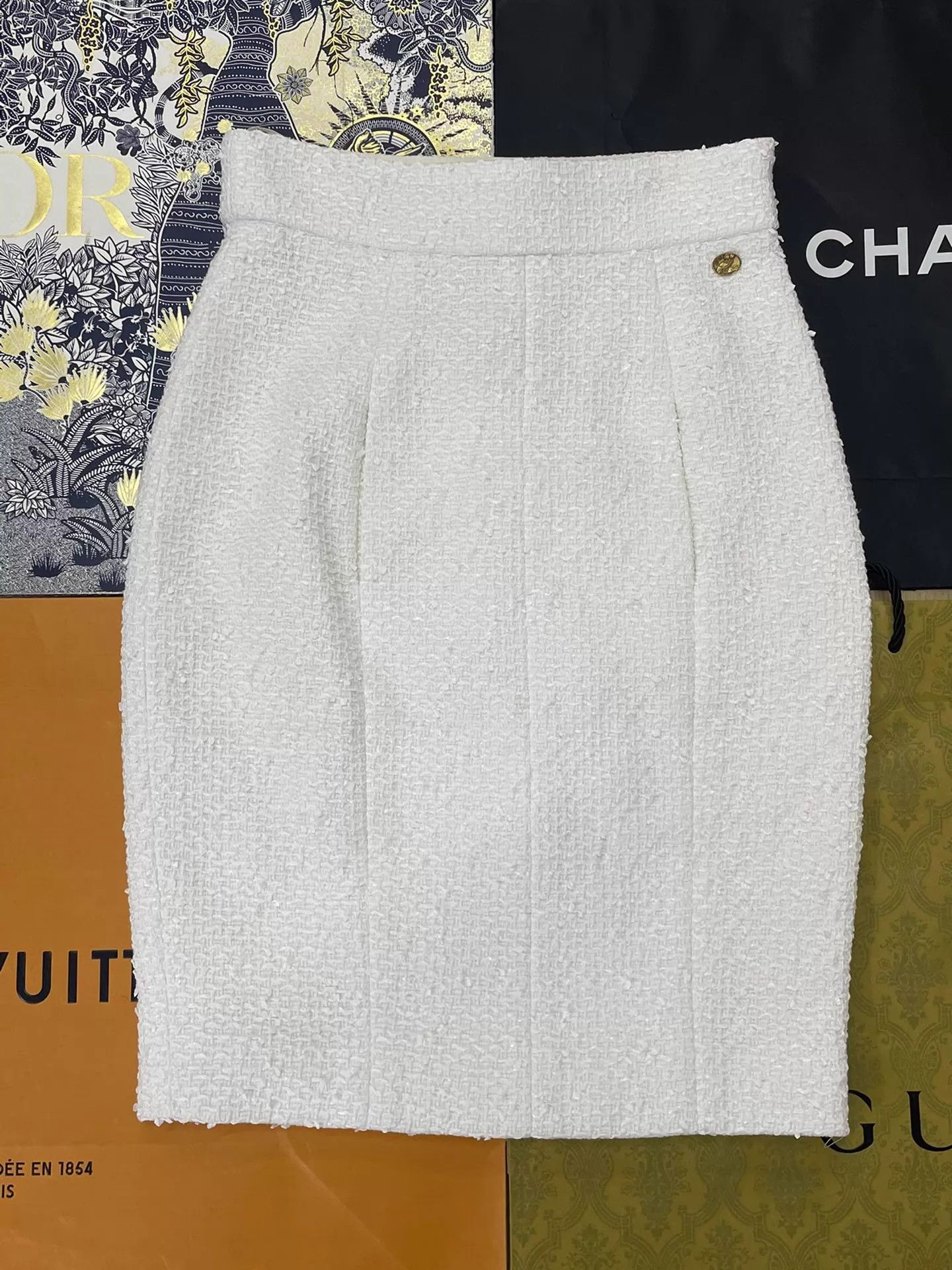 Chanel Chanel Greek Collection White Tweed Jacket & Skirt Set 38 Size S / US 4 / IT 40 - 4 Thumbnail
