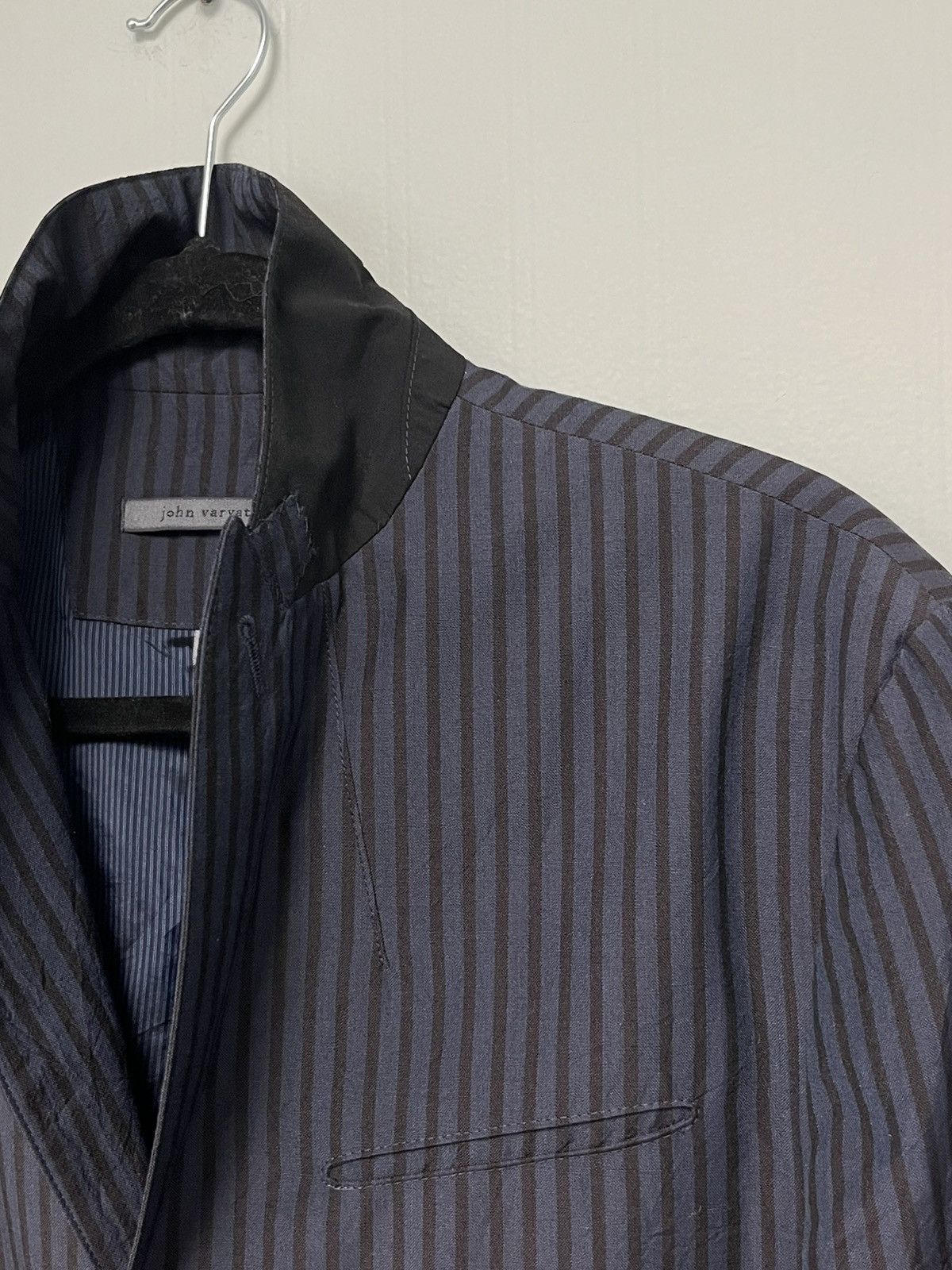 John Varvatos Peak lapel striped jacket. Size EU 50 USA 40 Size US M / EU 48-50 / 2 - 9 Thumbnail