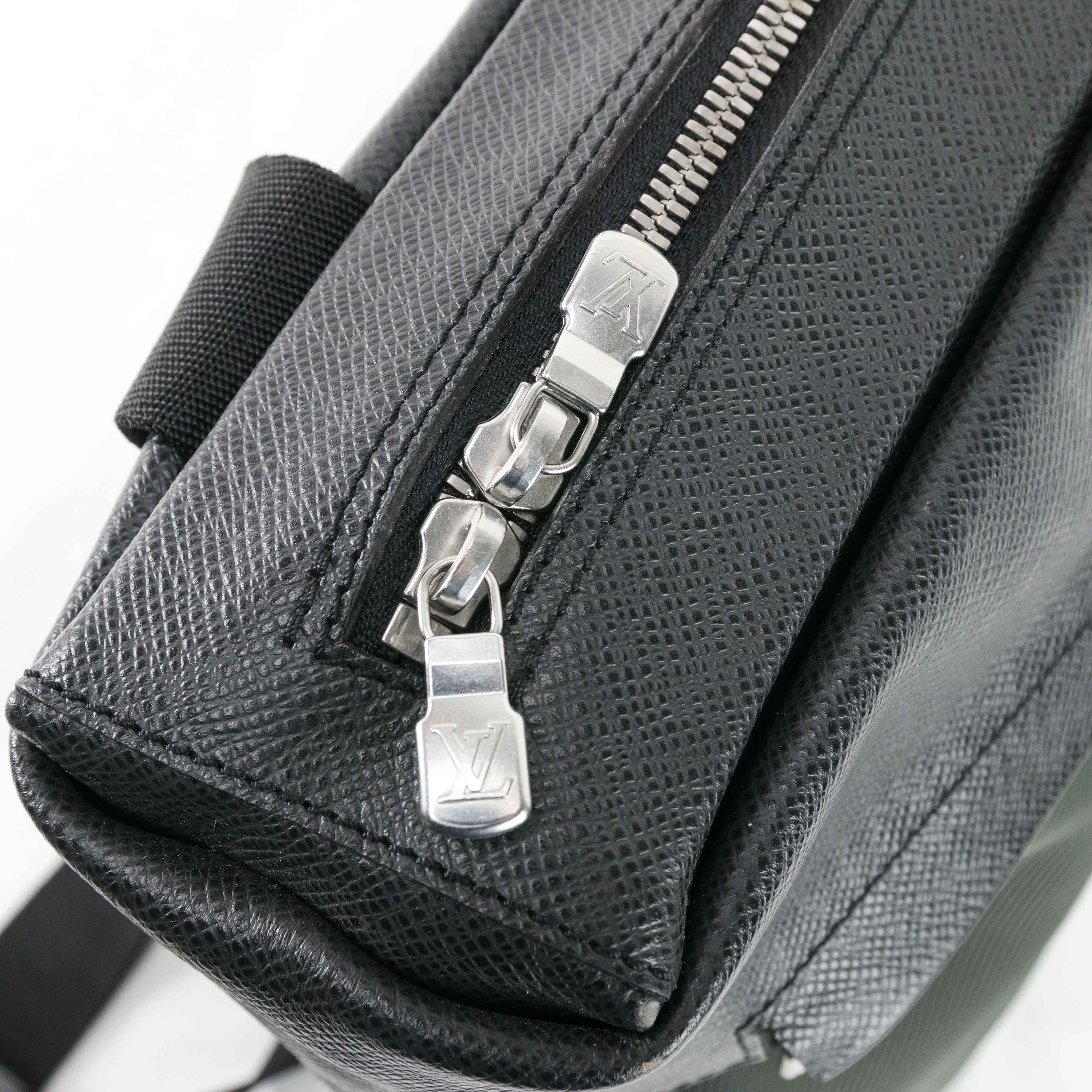 Louis Vuitton Louis Vuitton Taiga Leather District PM Messenger Bag Size ONE SIZE - 12 Thumbnail