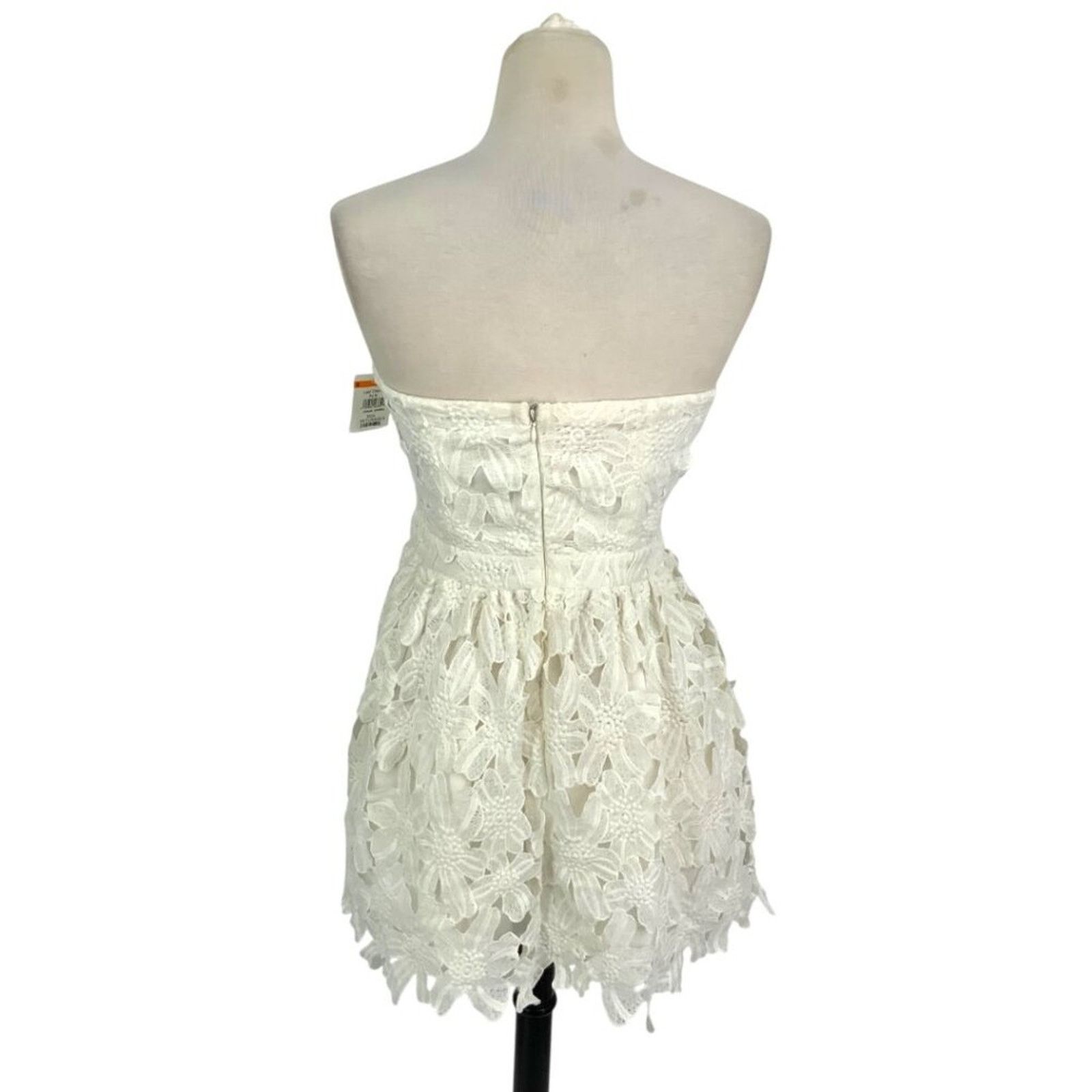 Other White Floral Applique Strapless Mini Dress Size Small NWOT Size S / US 4 / IT 40 - 6 Thumbnail