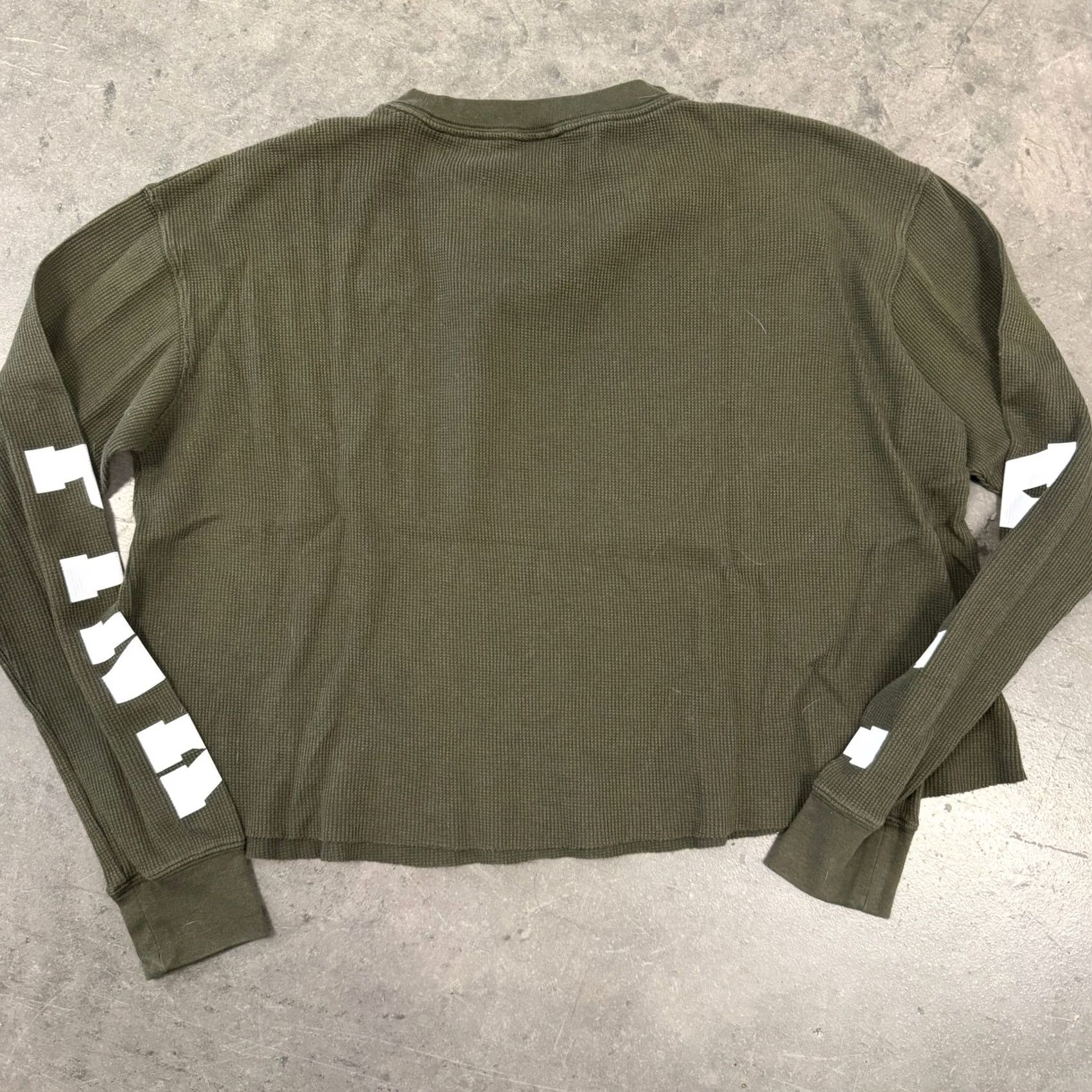 Vintage VINTAGE Victoria's Secret PINK Olive Green Waffle Knit Cropped T-Shirt S Women's Short Sleeve Crew Neck Cropped Sizing: Regular/Small Size S / US 4 / IT 40 - 2 Thumbnail